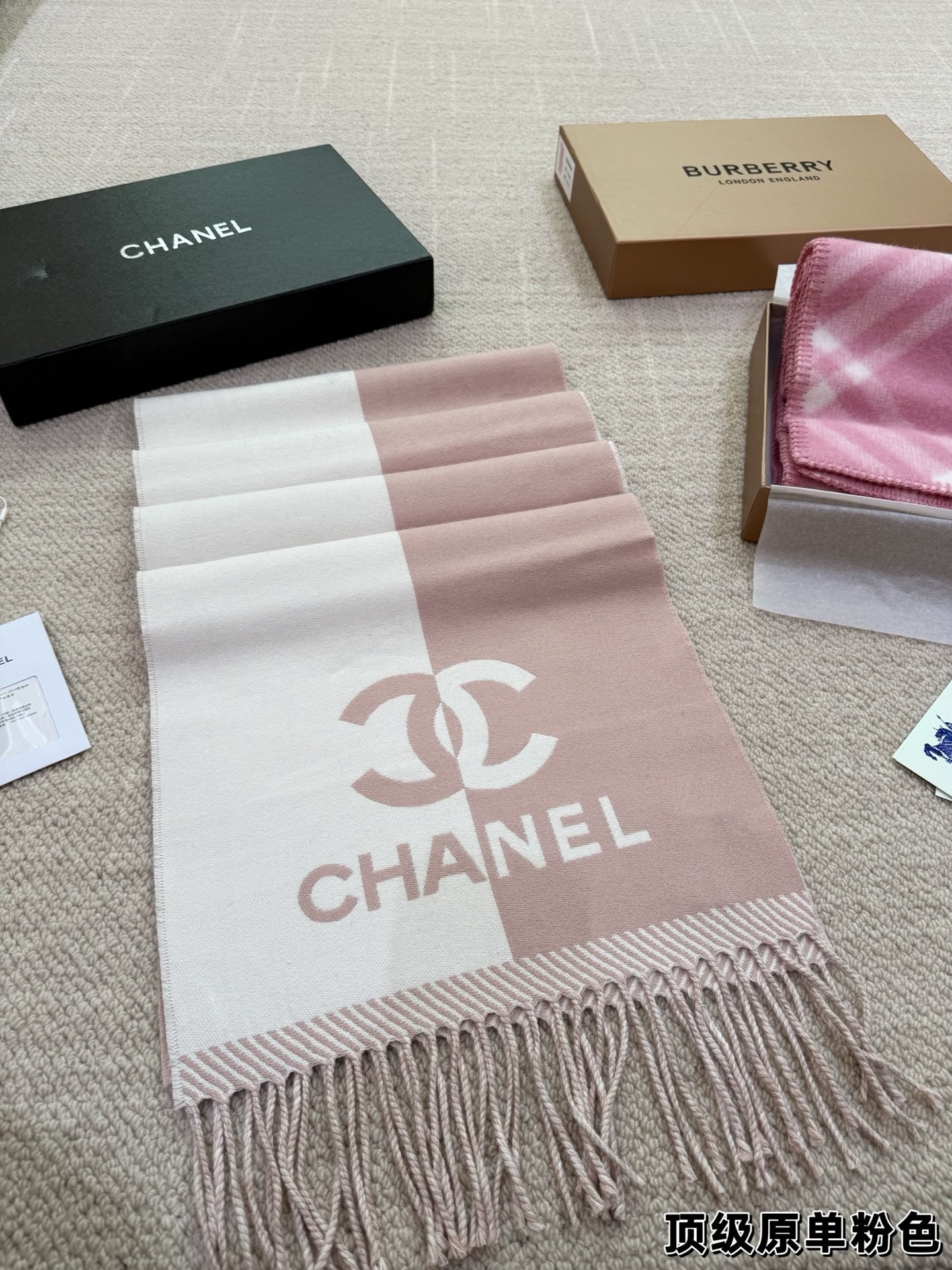 (Chanel) Two-Tone Cashmere Scarf