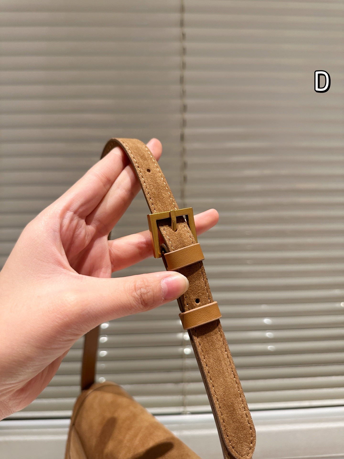 Sac à bandoulière moyen en daim Saint Laurent Solferino