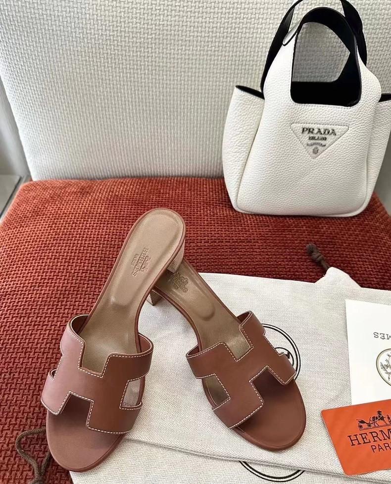 Hermès' classic Oasis sandals.
