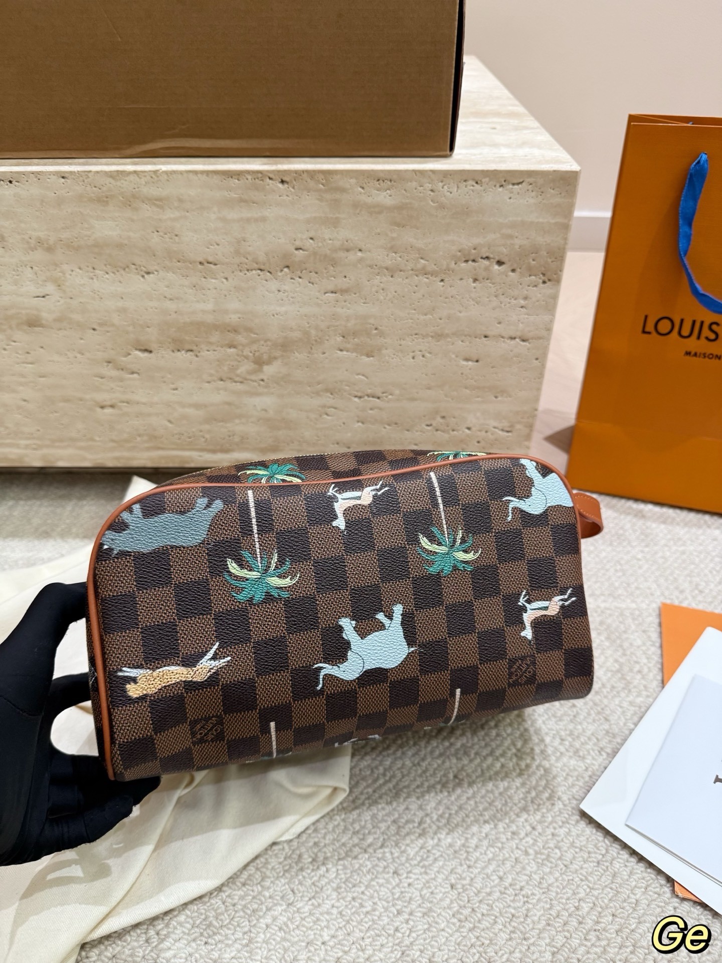 （Louis Vuitton） LV x The Darjeeling Limited Dopp Kit