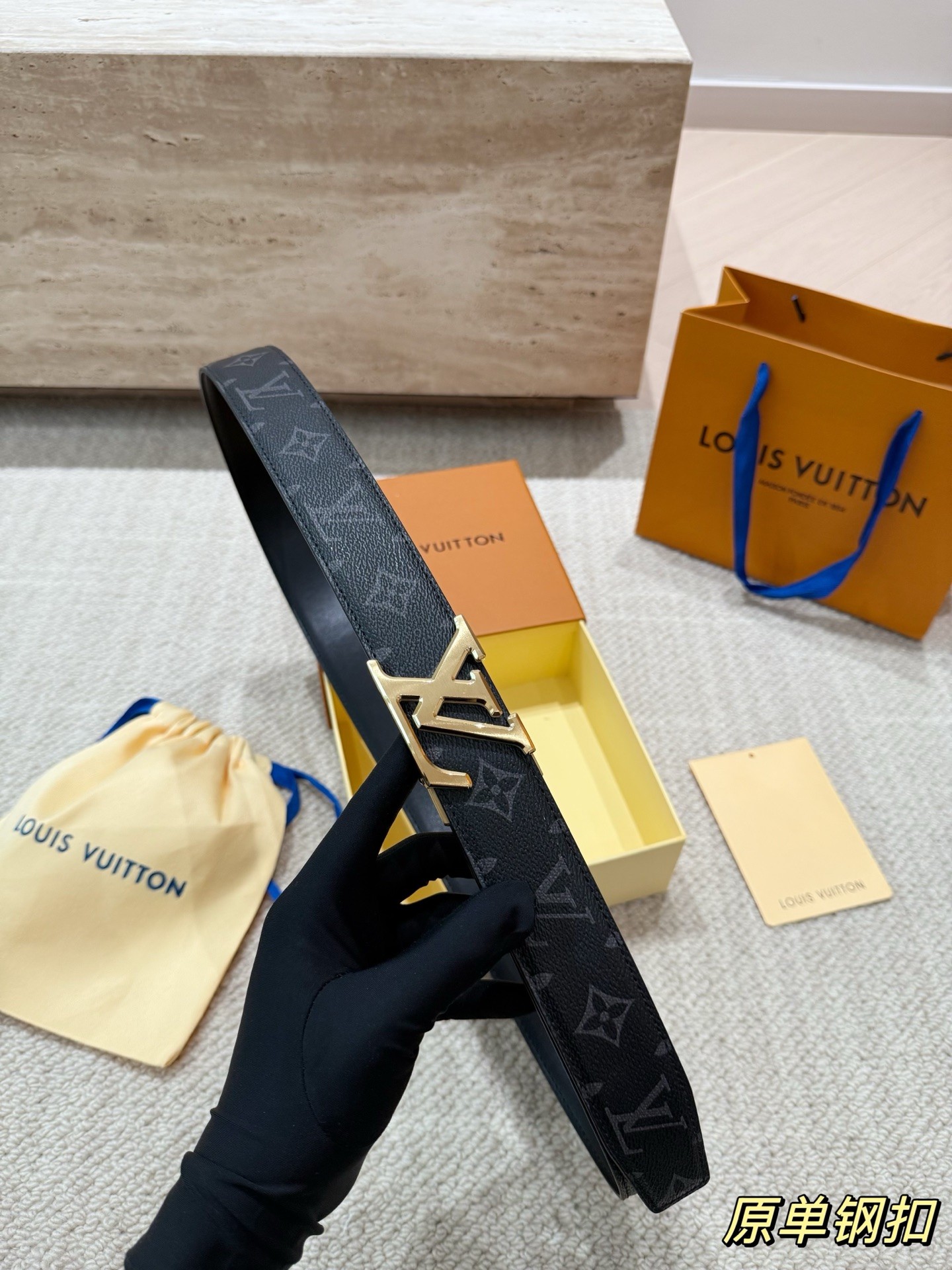 (Louis Vuitton)  LV Initiales