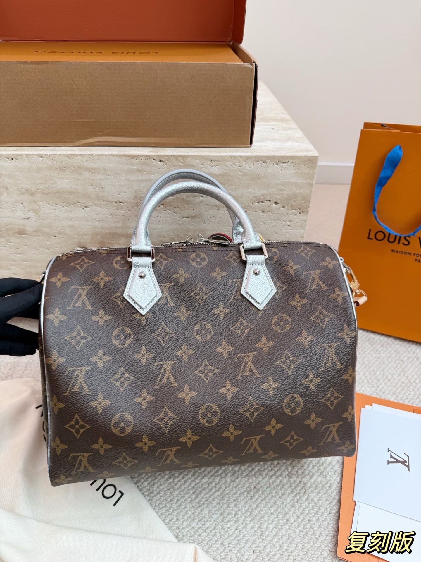 （Louis Vuitton）Speedy Bandoulière 30