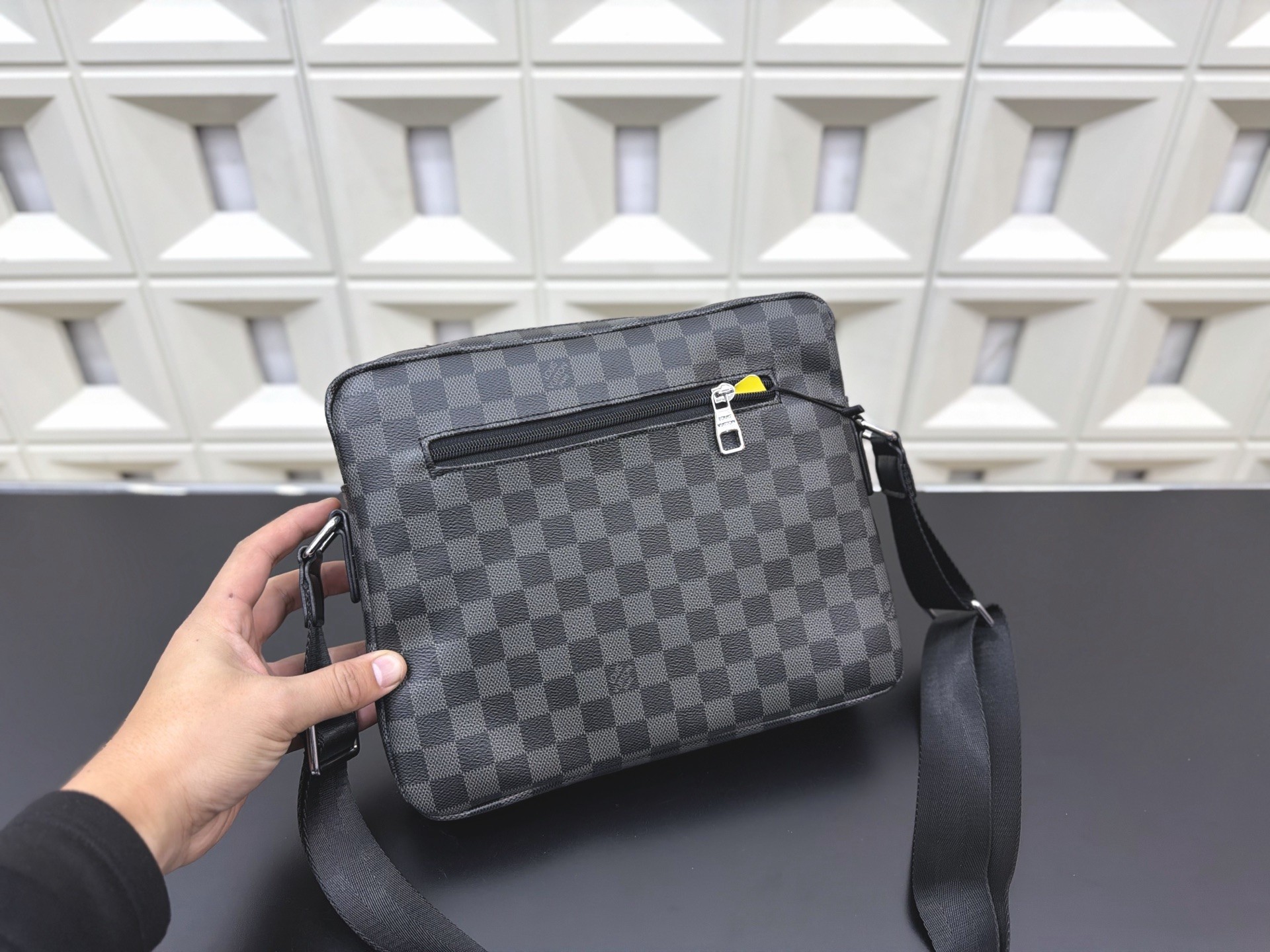 （Louis Vuitton）Monogram Macassar District PM
