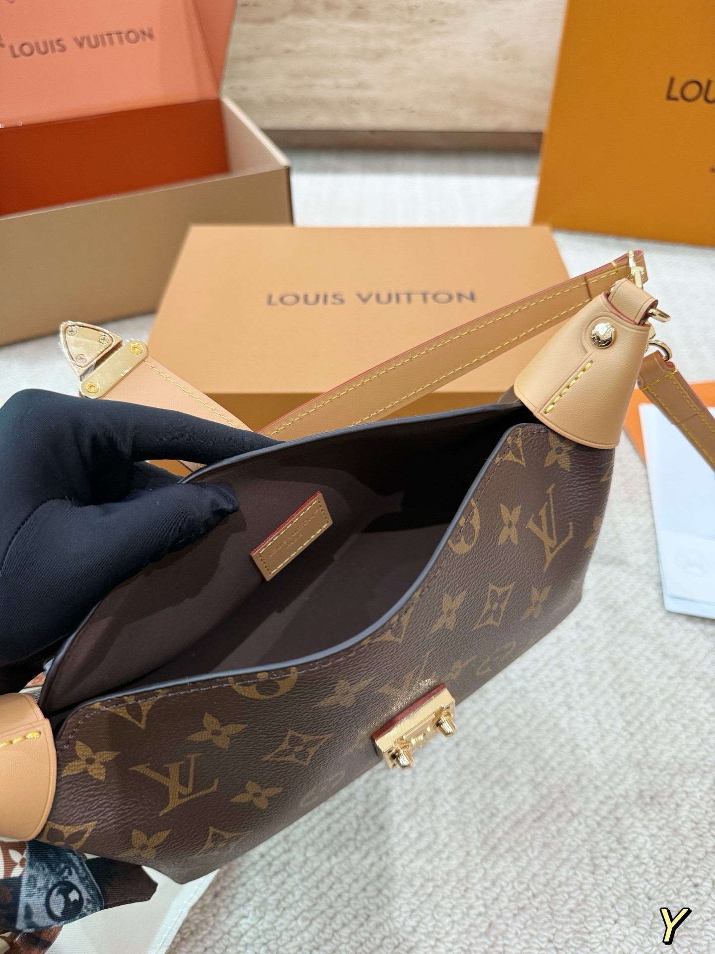 （Louis Vuitton） Pochette Mia