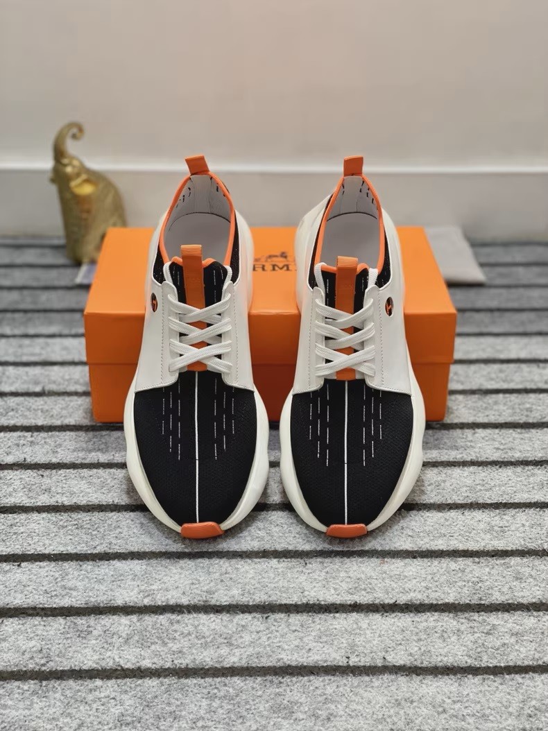 (Hermès) Bouncing sneakers.