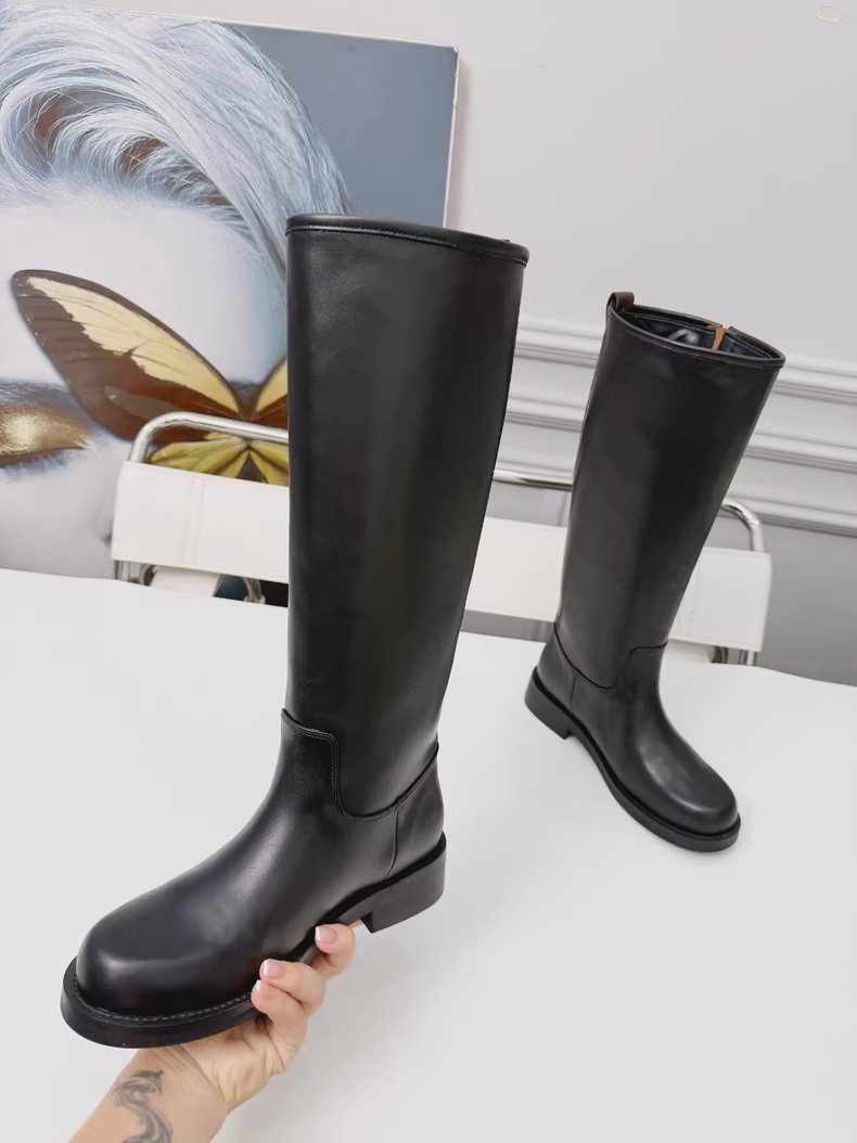 (Louis Vuitton) Tall boots.