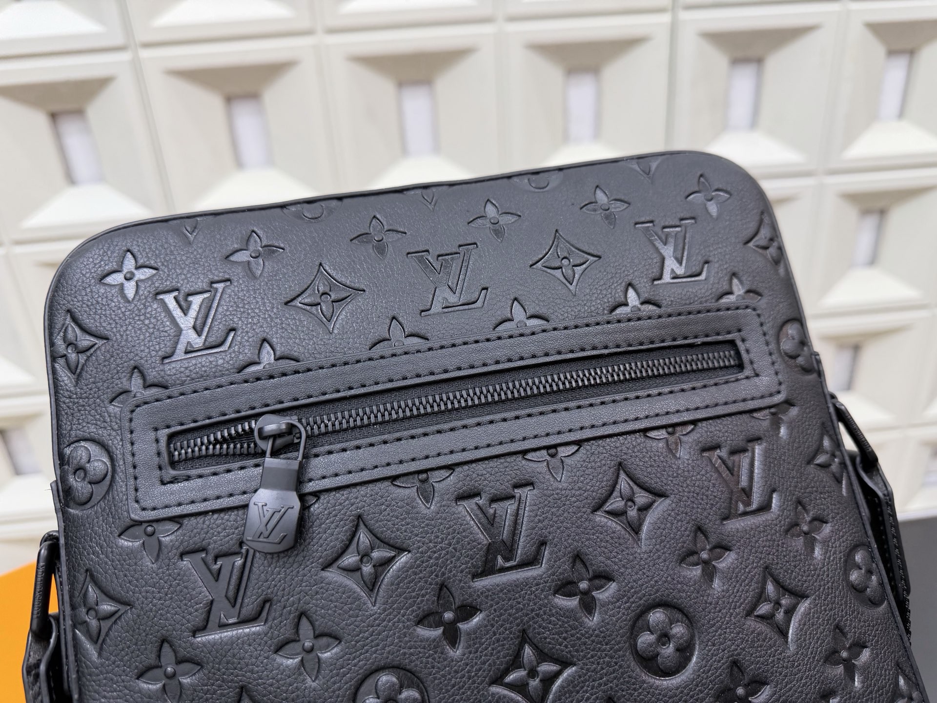 （Louis Vuitton）Trio Messenger bag