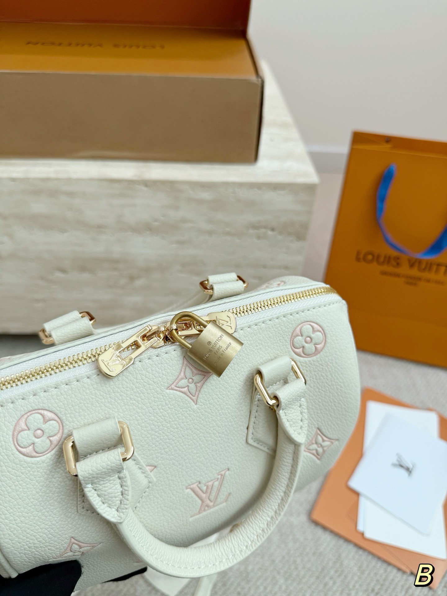 （Louis Vuitton）Speedy Bandoulière 20