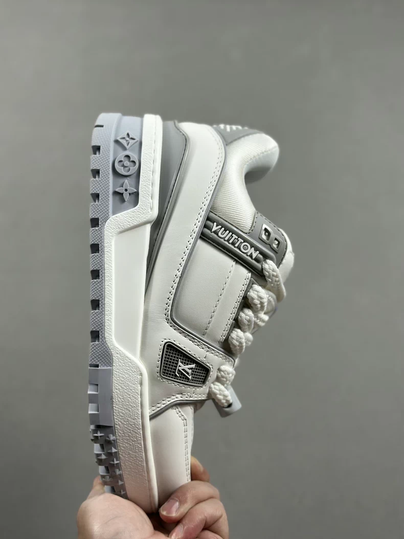 (Louis Vuitton) LV Trainer Maxi sneakers.