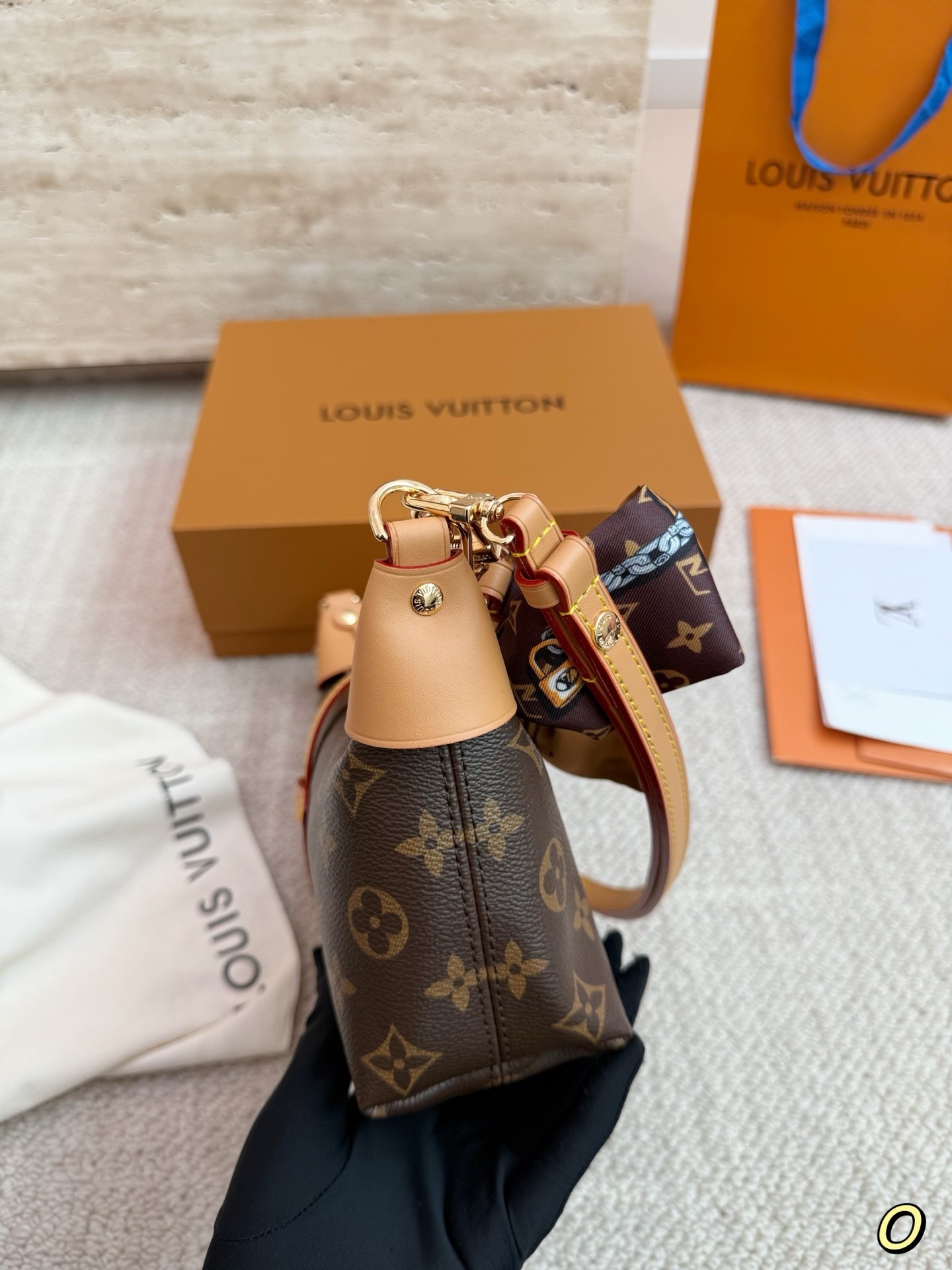 （Louis Vuitton）Pochette Mia