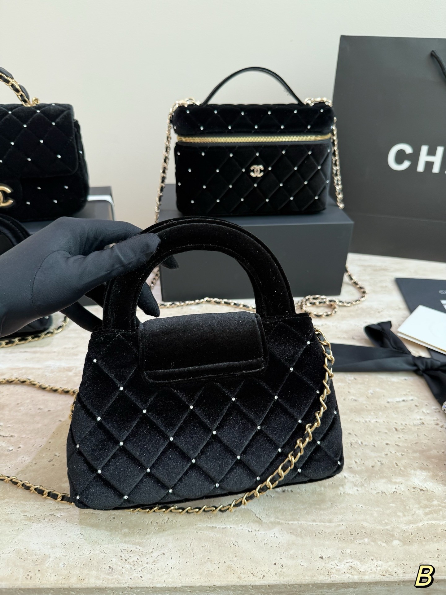 （Chanel）Mini sac en velours