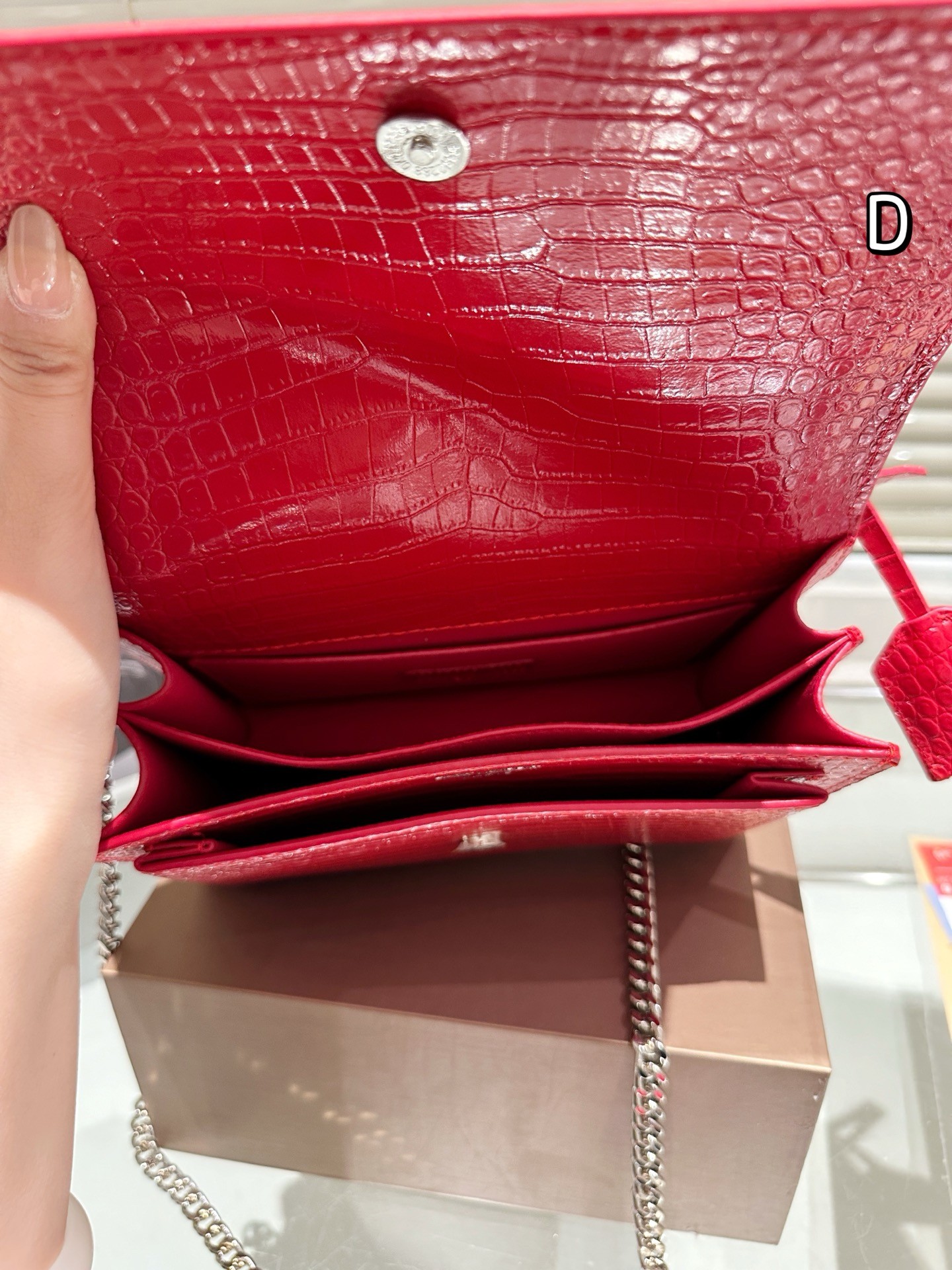 Sac Sunset moyen en crocodile embossé Saint Laurent.