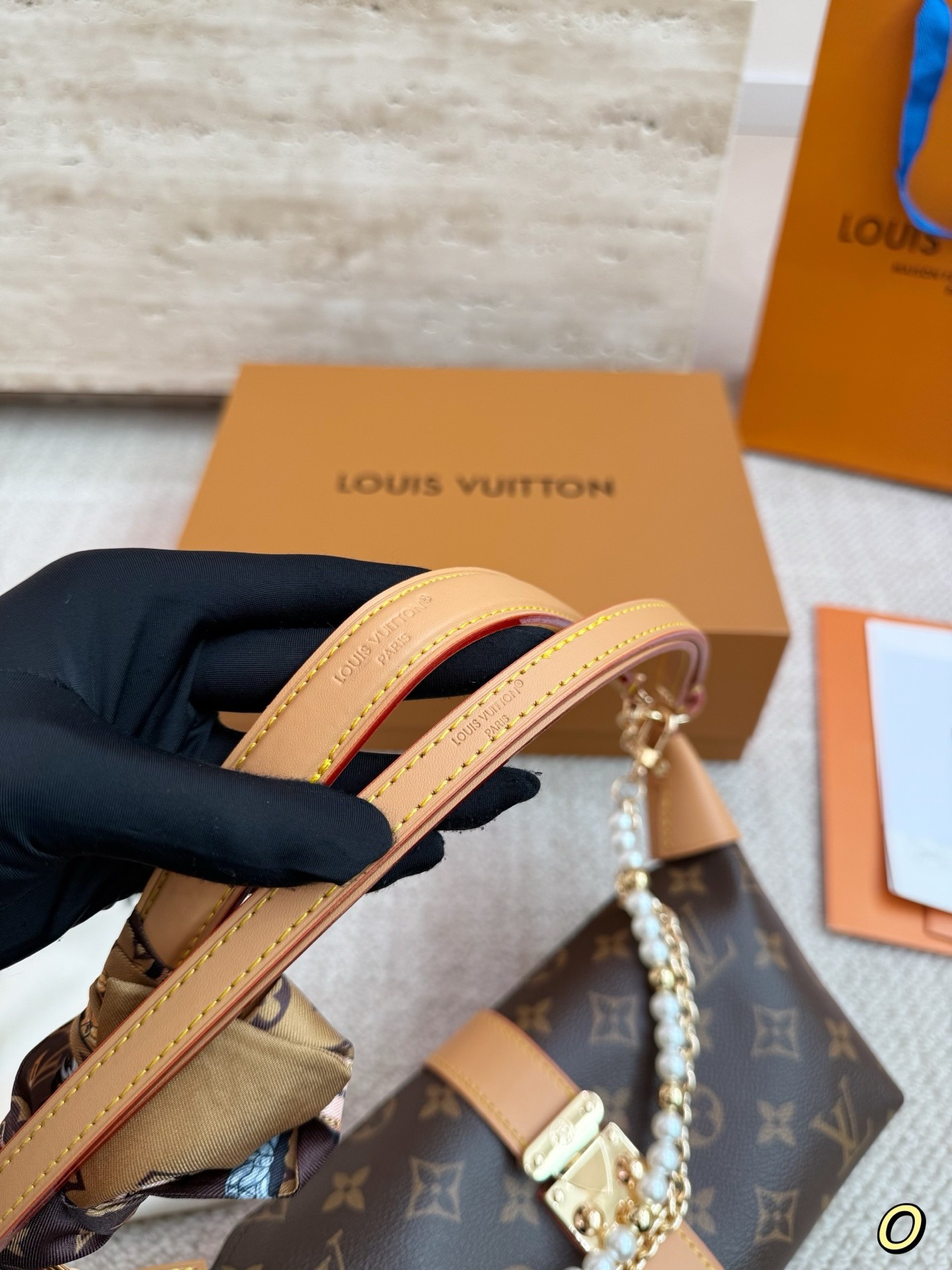 （Louis Vuitton）Pochette Mia