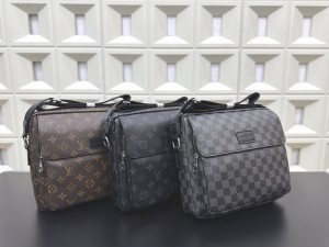 （Louis Vuitton）Monogram Macassar District PM