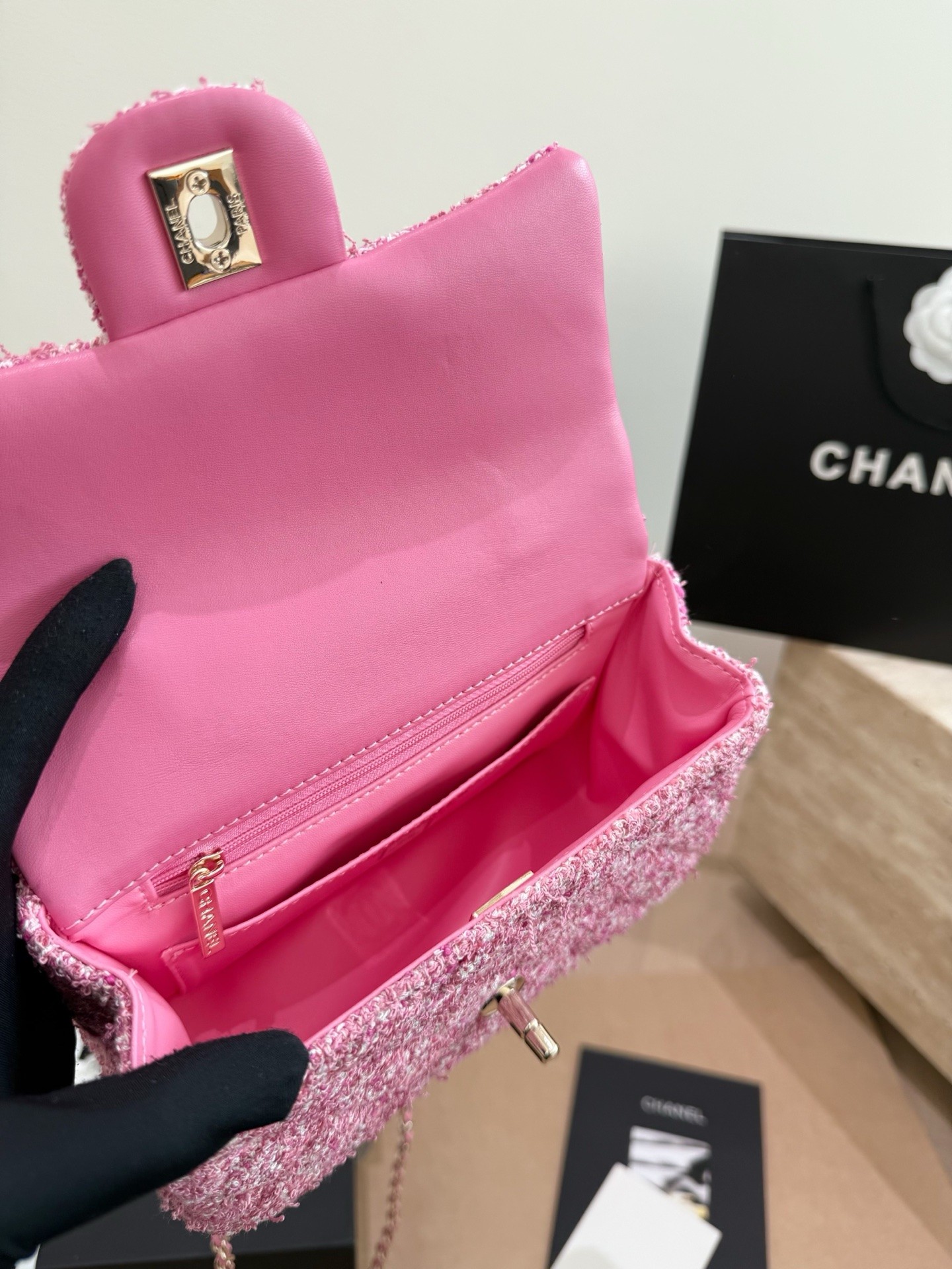 (Chanel) Mini sac à rabat avec poignée en tweed