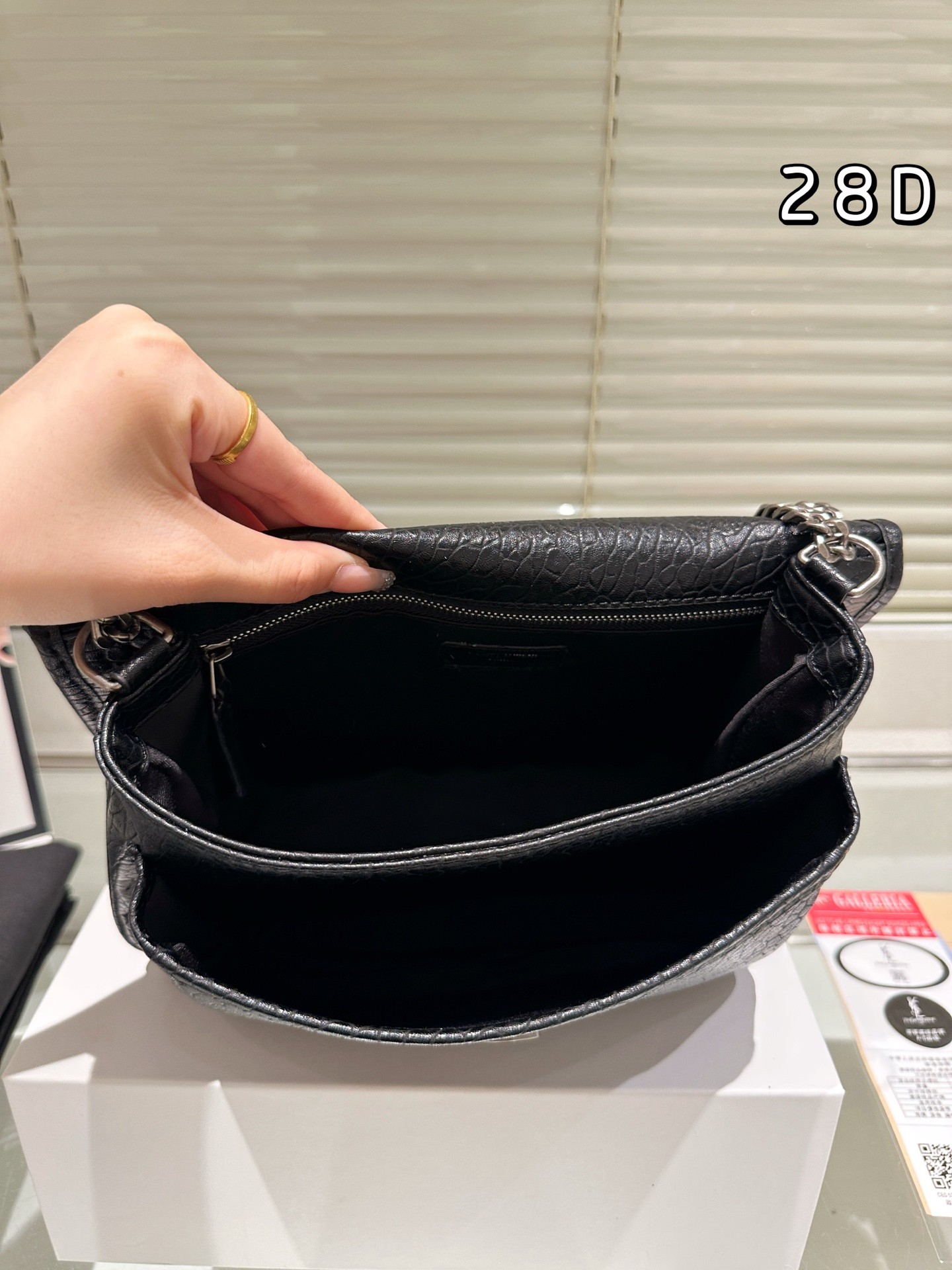 (Saint Laurent) Sac à bandoulière Niki Medium ou de taille similaire