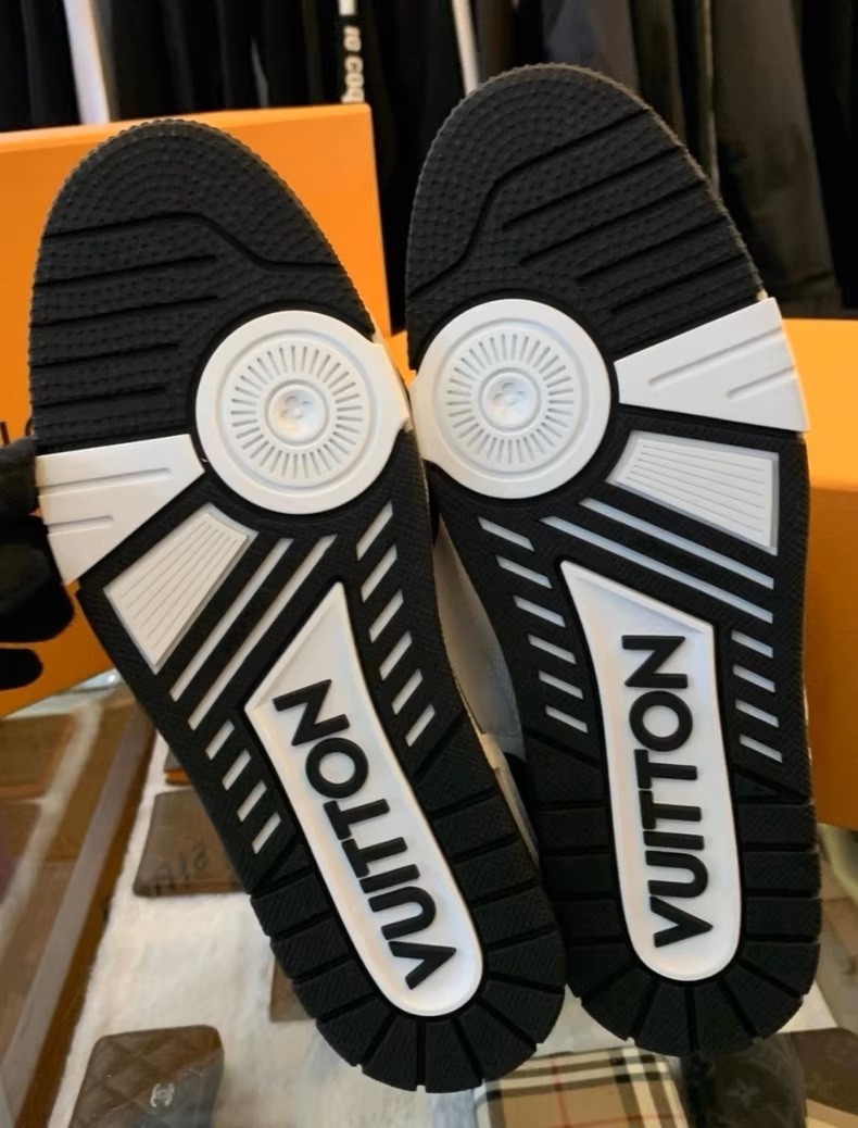 (Louis Vuitton) LV Trainer sneakers in black and white colorway with Velcro closure