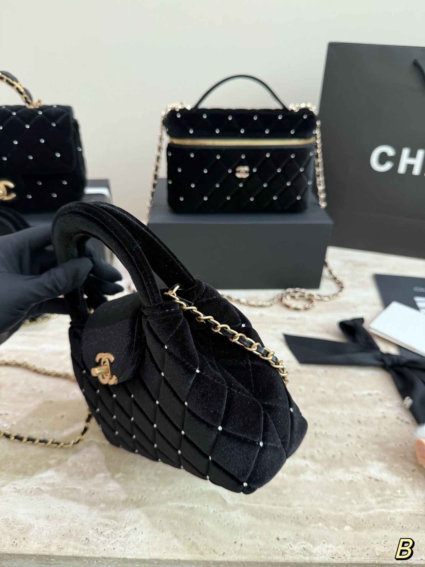 （Chanel）Mini sac en velours