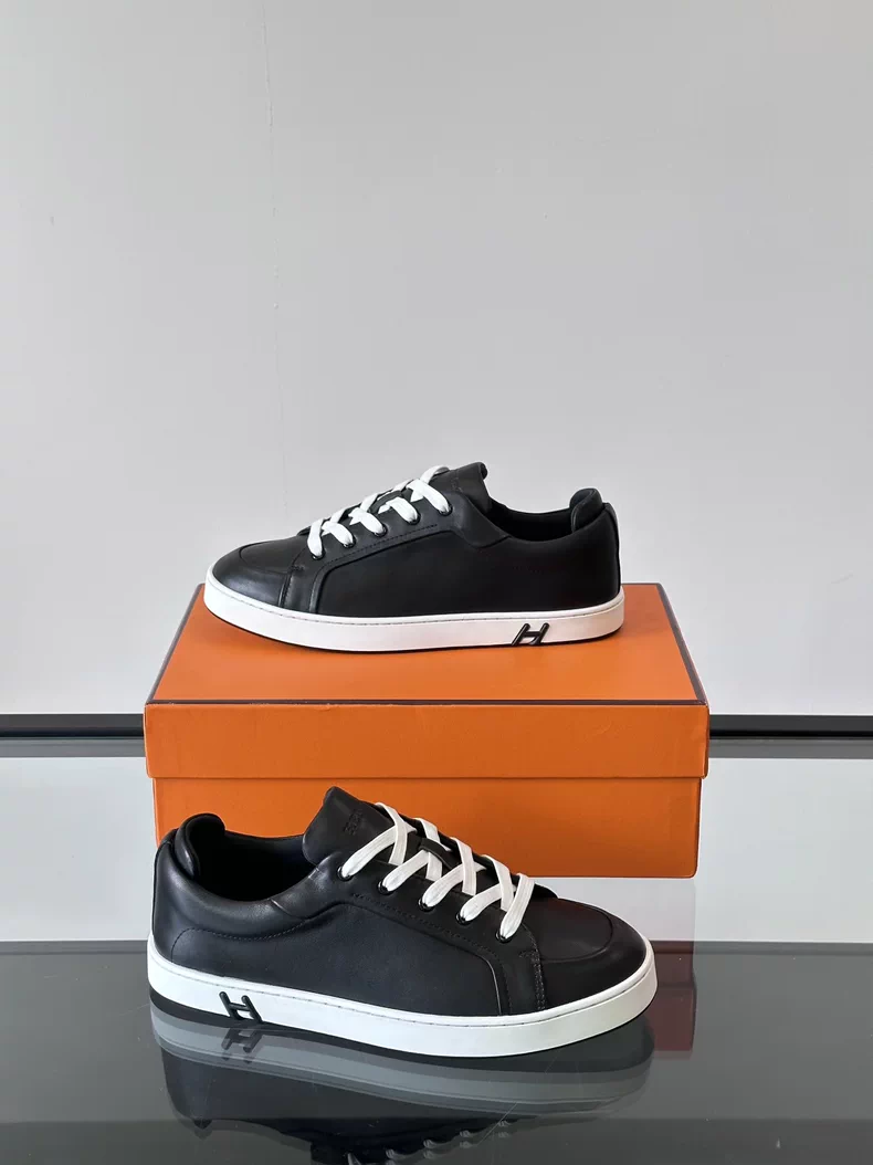 (Hermès) Kid sneakers.