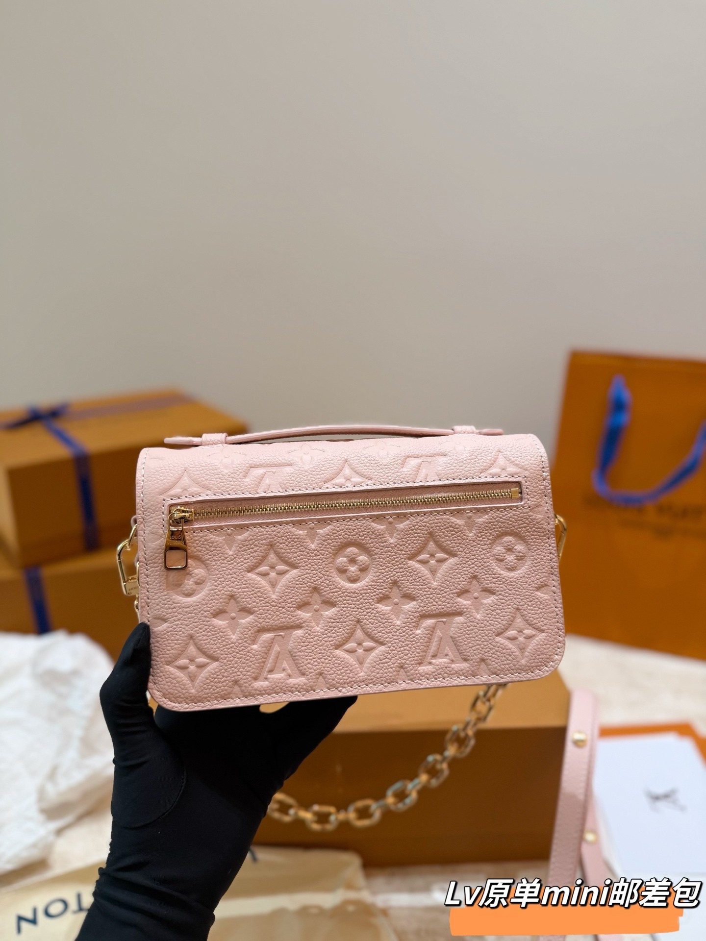 （Louis Vuitton）Pochette Métis East West