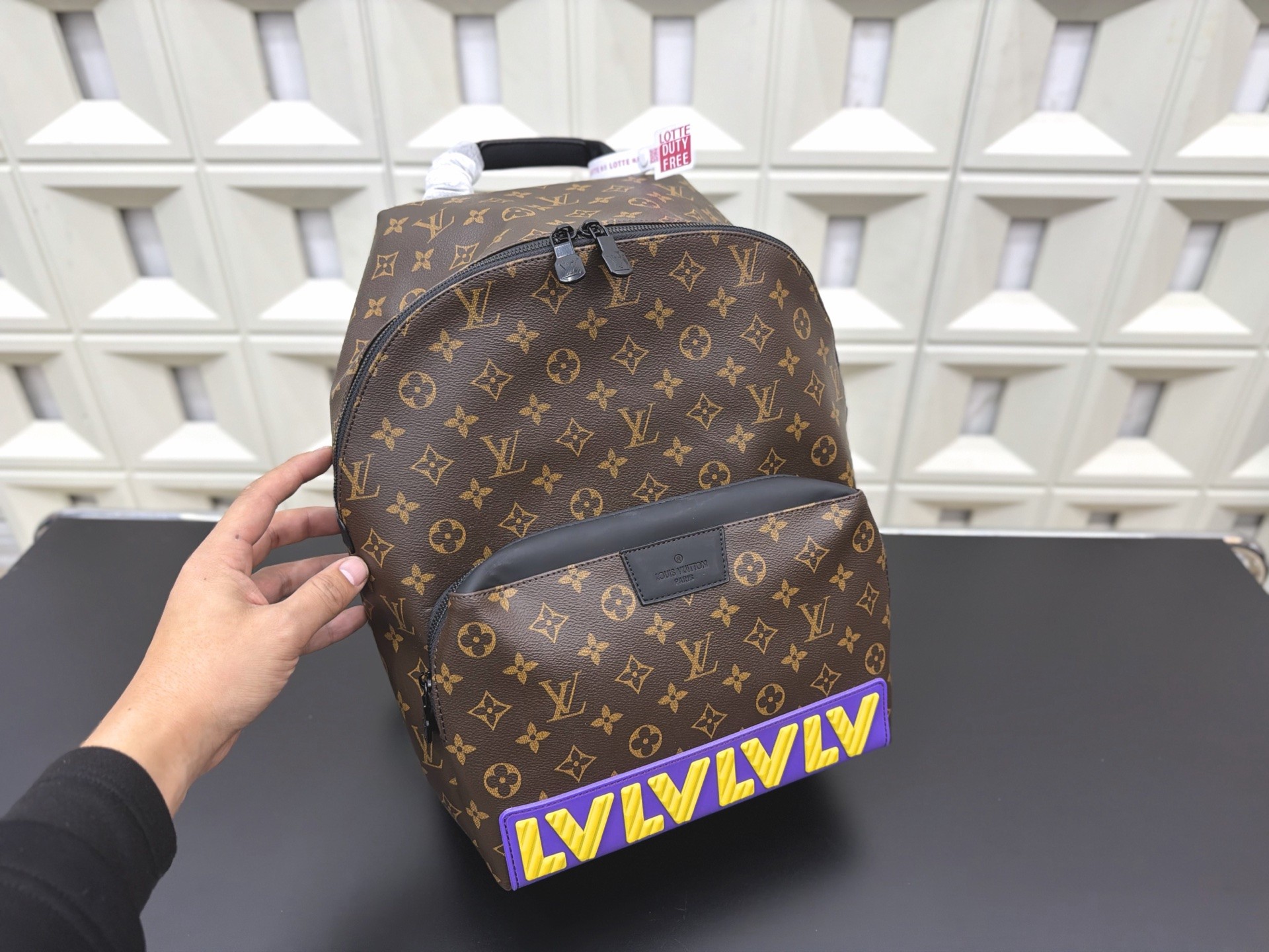 (Louis Vuitton) Discovery