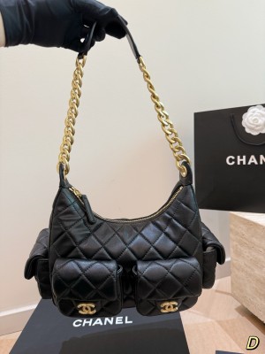 (Chanel) 25C Hobo Hippie Bag.