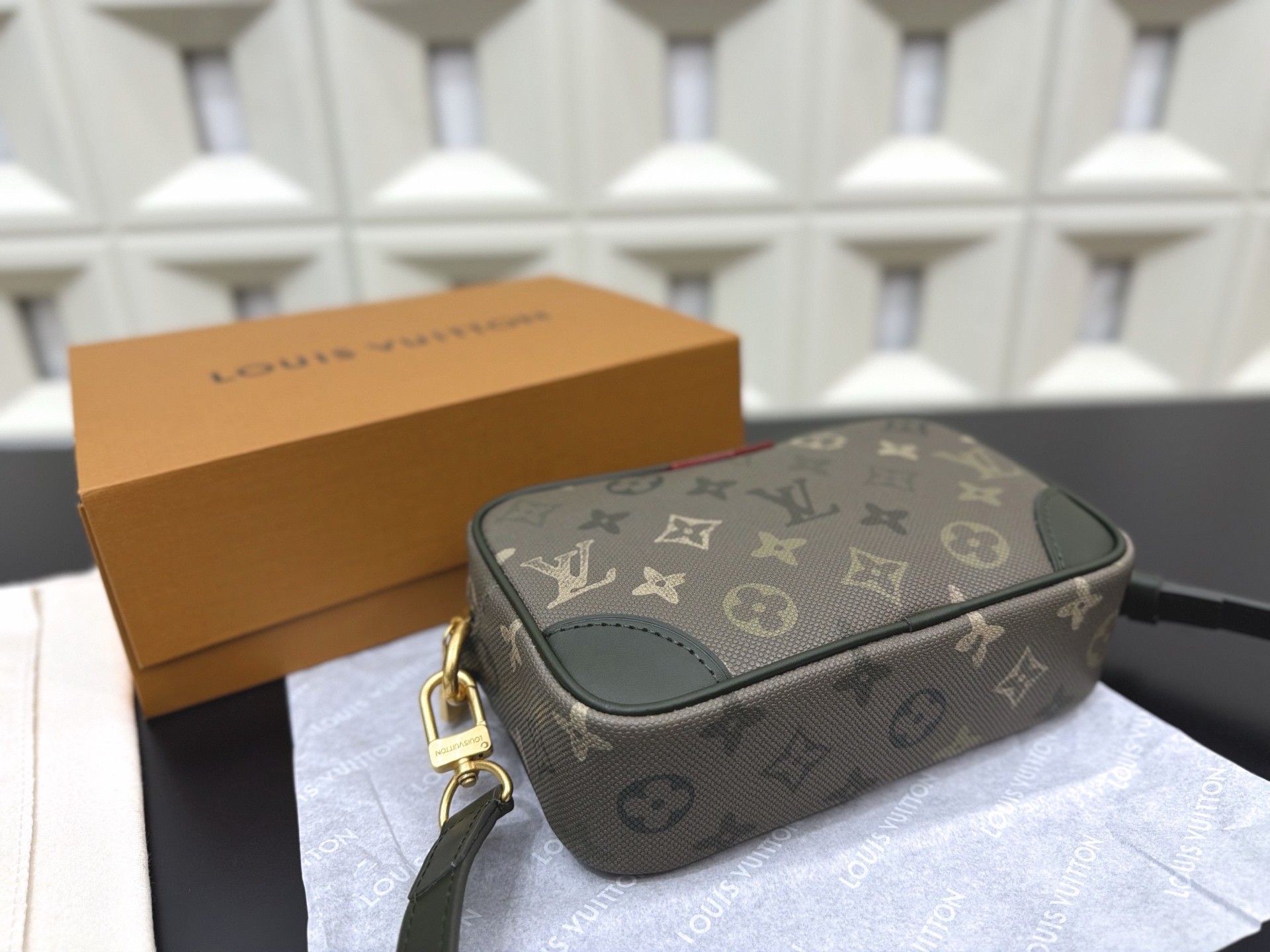 （Louis Vuitton）Trocadéro Wearable Wallet