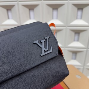 (Louis Vuitton) Fastline Messenger Bag