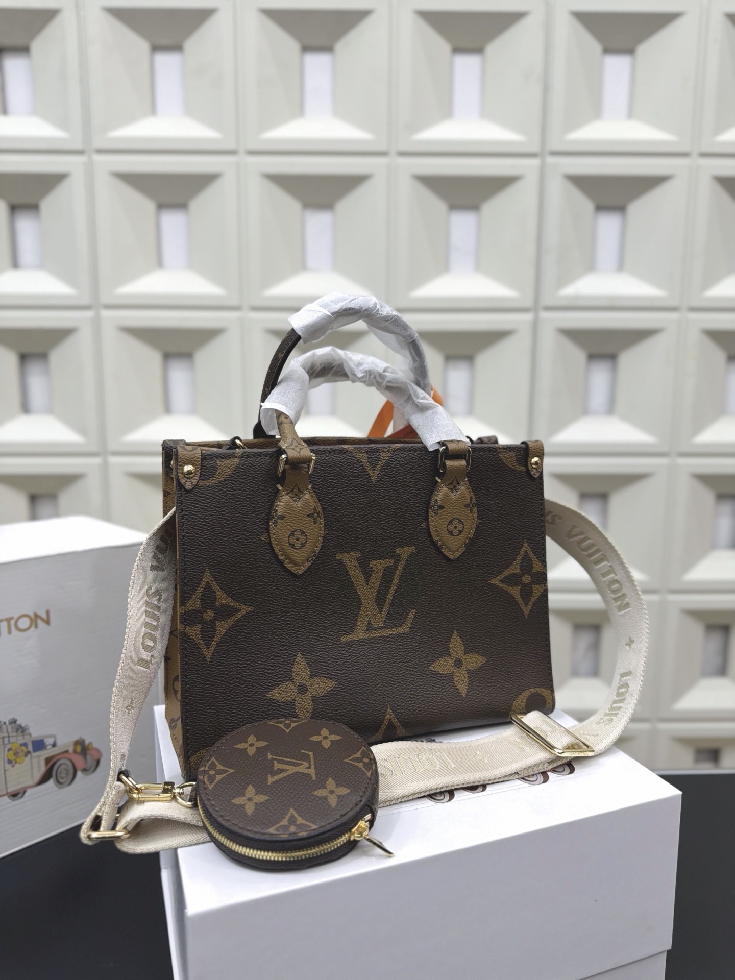 （Louis Vuitton）OnTheGo PM