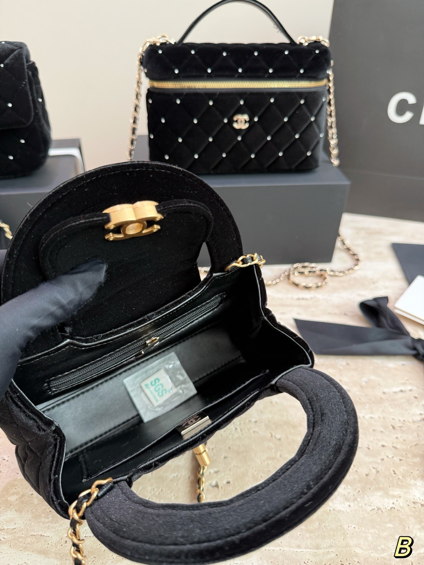 （Chanel）Mini sac en velours