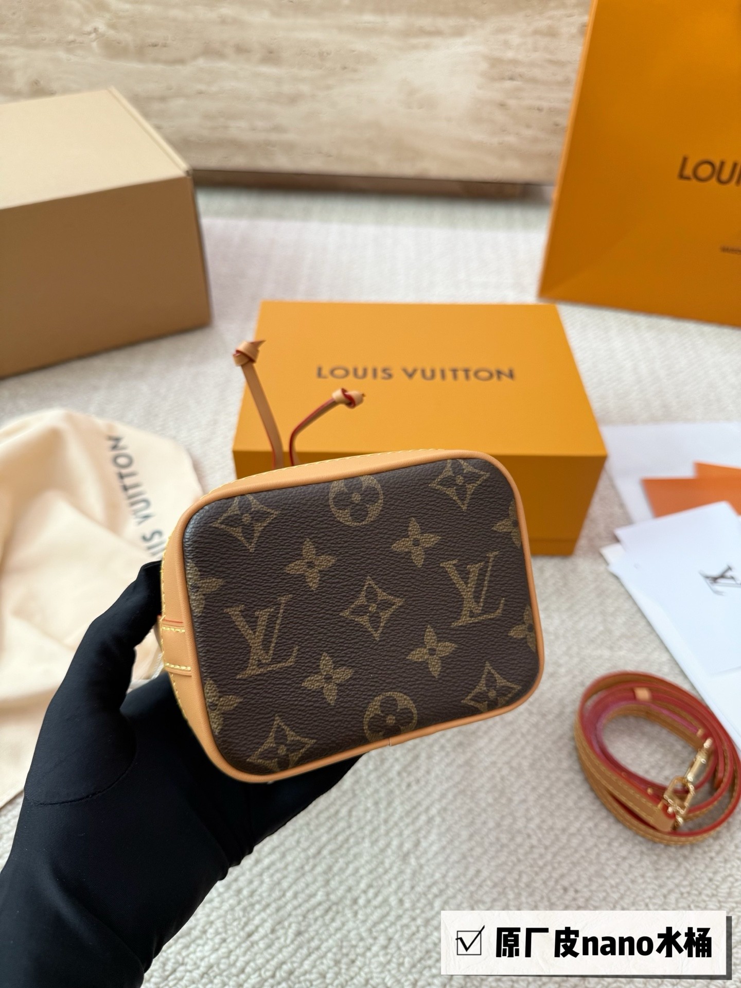 （Louis Vuitton）Nano Noé。