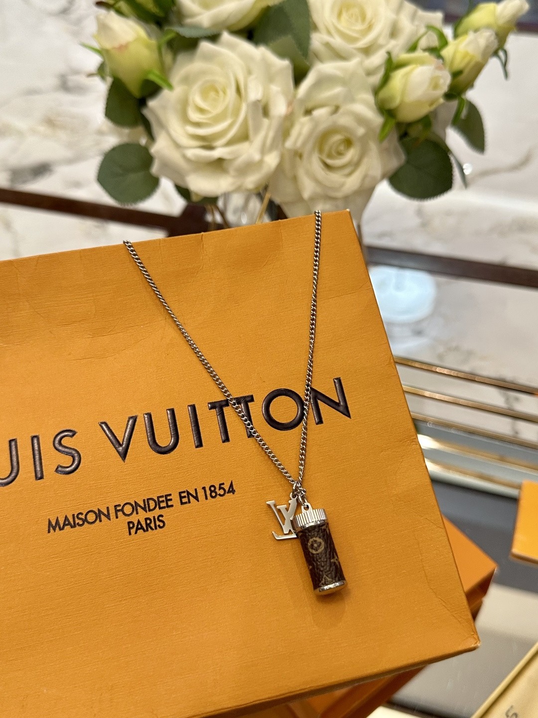 （Louis Vuitton）Monogram Eclipse