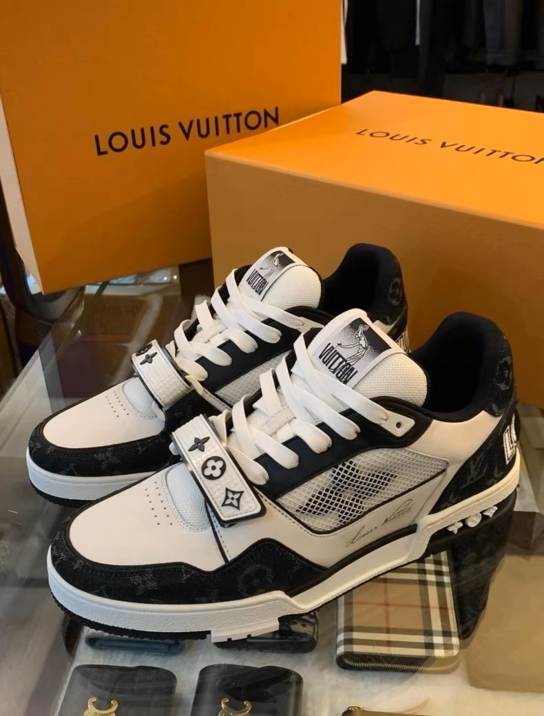 (Louis Vuitton) LV Trainer sneakers in black and white colorway with Velcro closure
