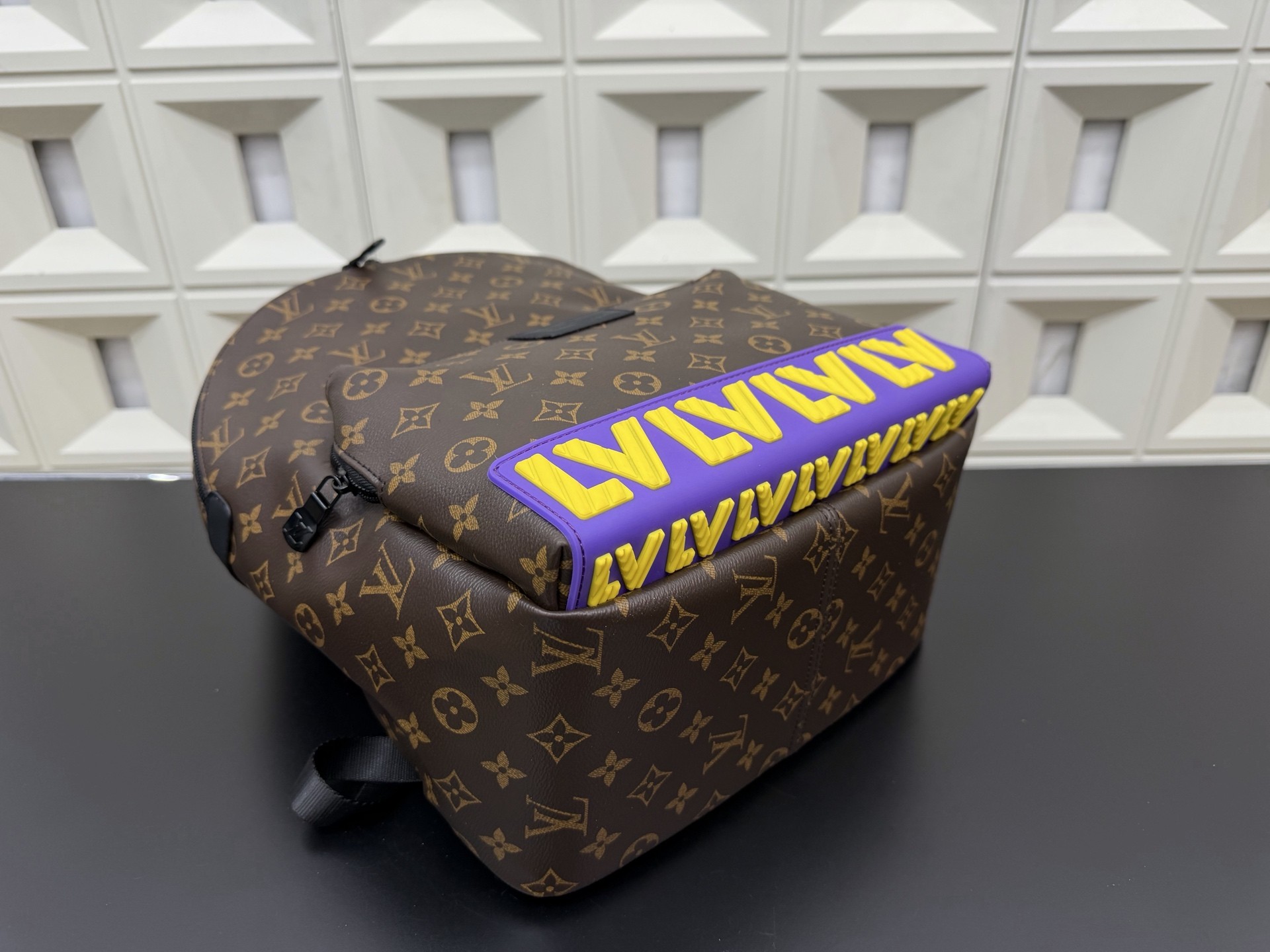 (Louis Vuitton) Discovery