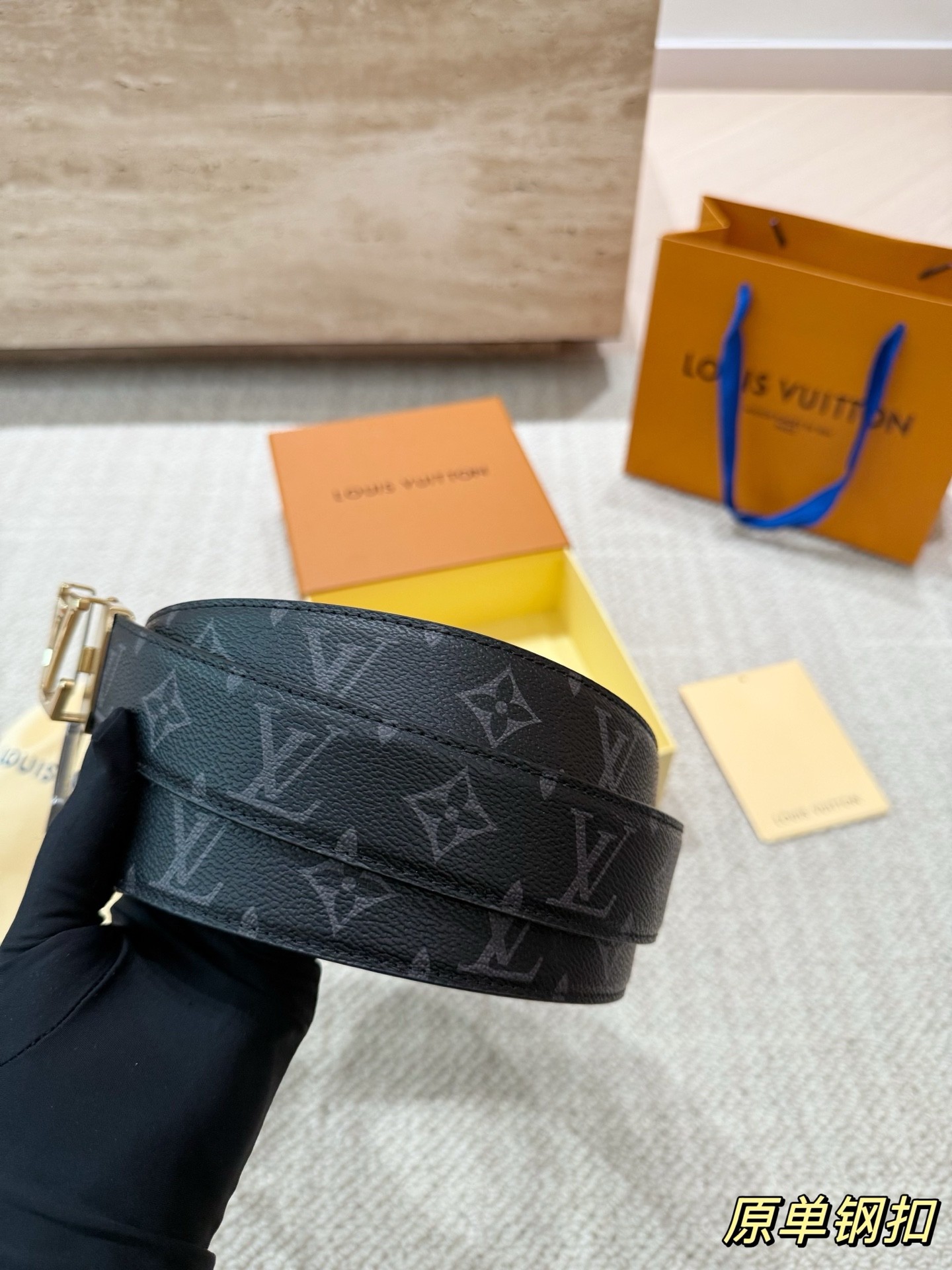 (Louis Vuitton)  LV Initiales