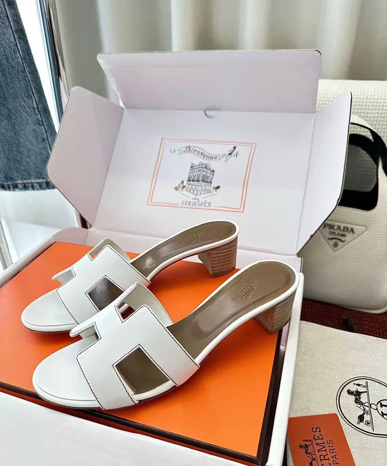 Hermès' classic Oasis sandals.