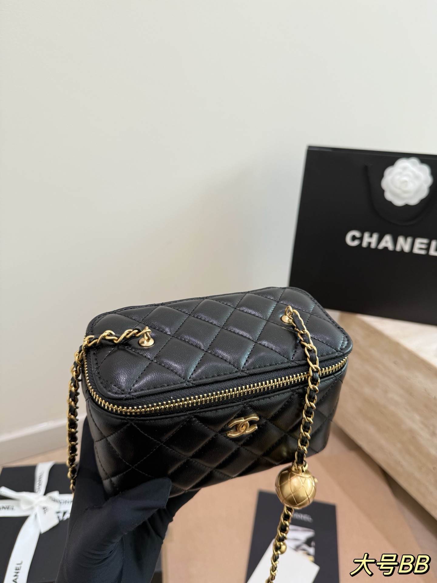 (Chanel) Black Diamond Quilted Gold Ball Box Bag