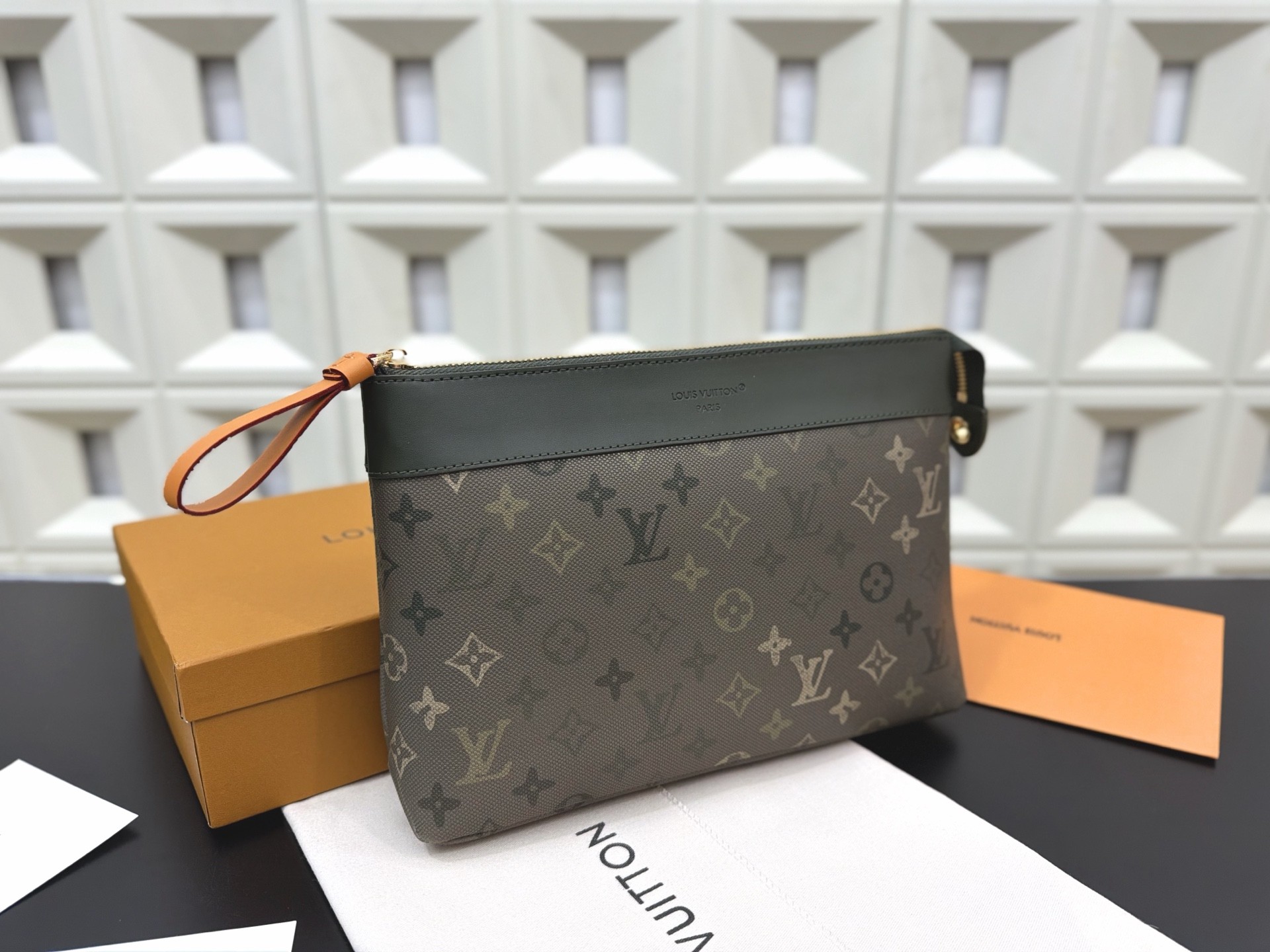 (Louis Vuitton) Clutch