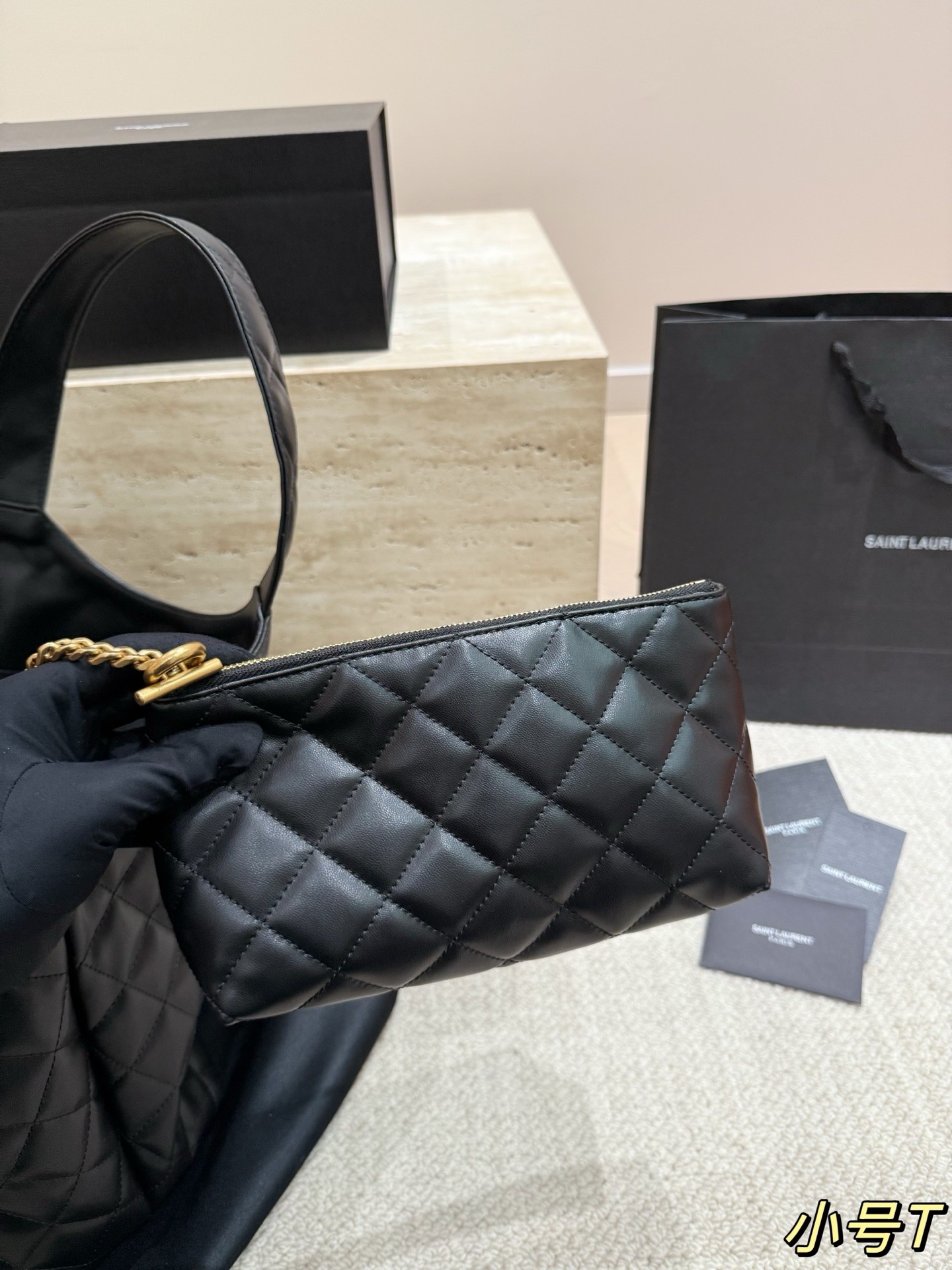 Sac cabas matelassé en cuir d'agneau ICARE de Saint Laurent