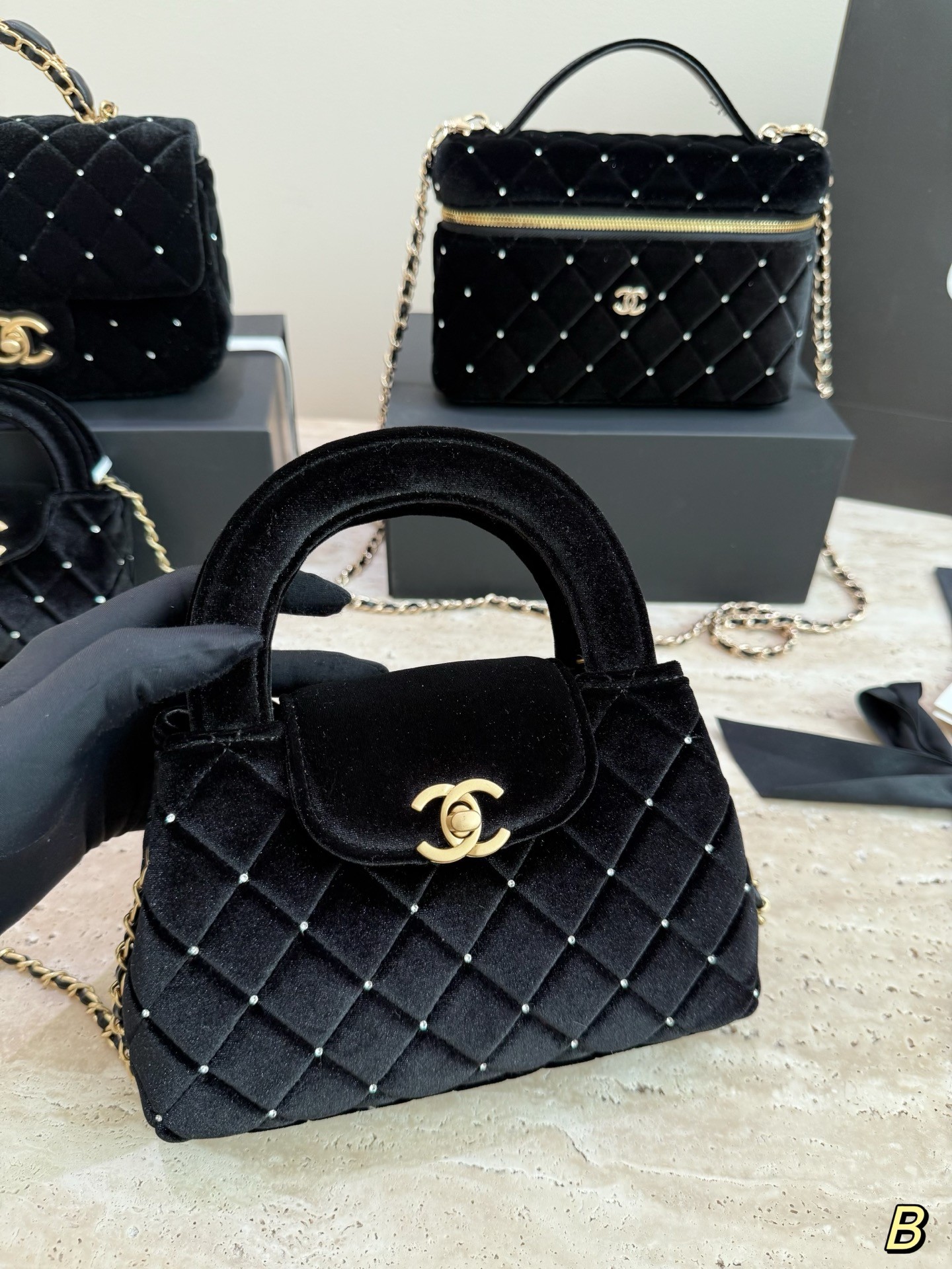 （Chanel）Mini sac en velours