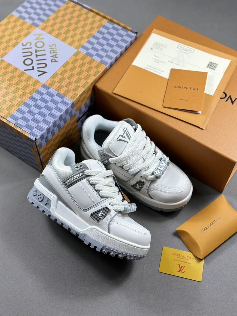 (Louis Vuitton) LV Trainer Maxi sneakers.