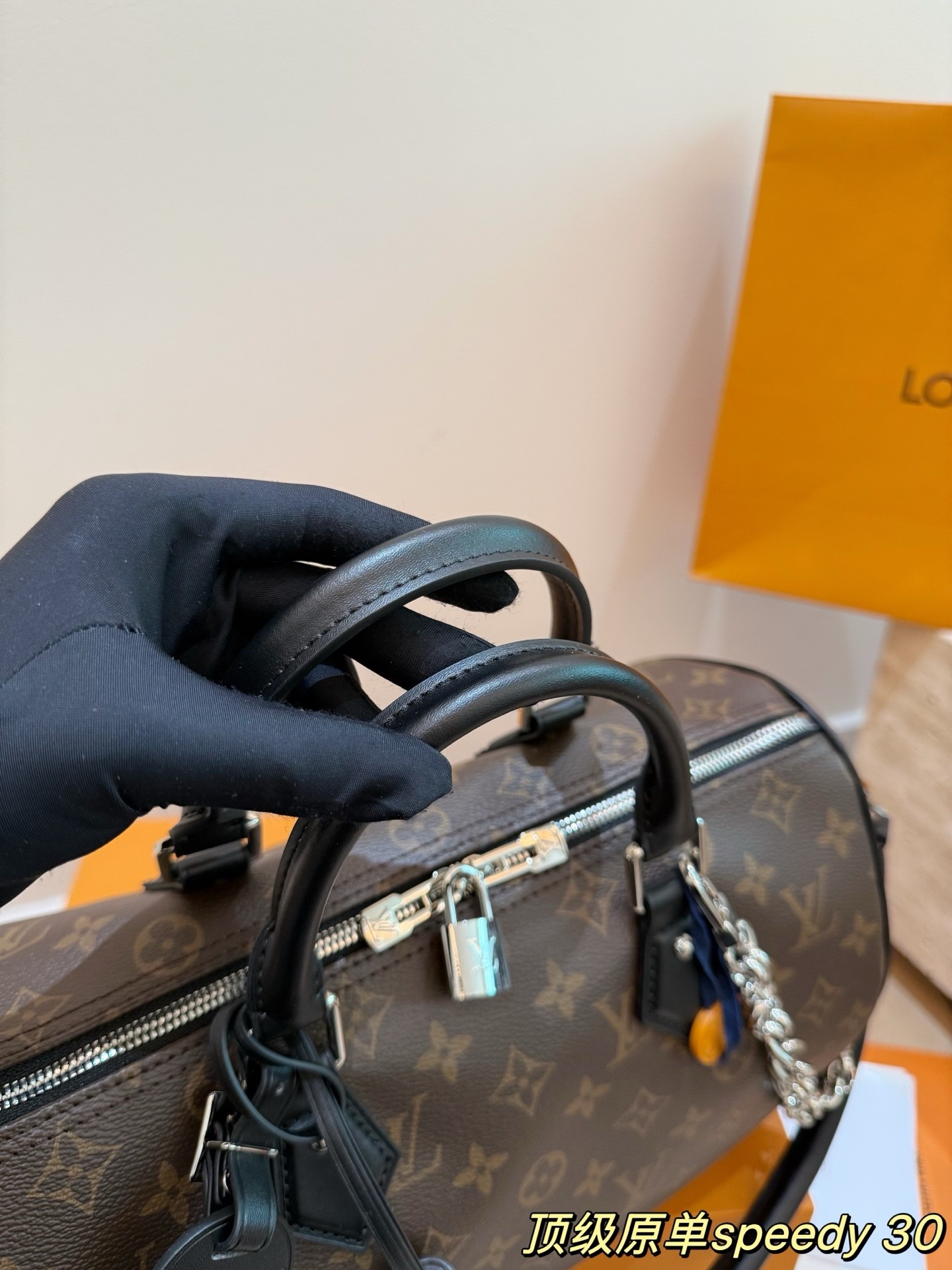 （Louis Vuitton） Speedy Soft 30 Dark。