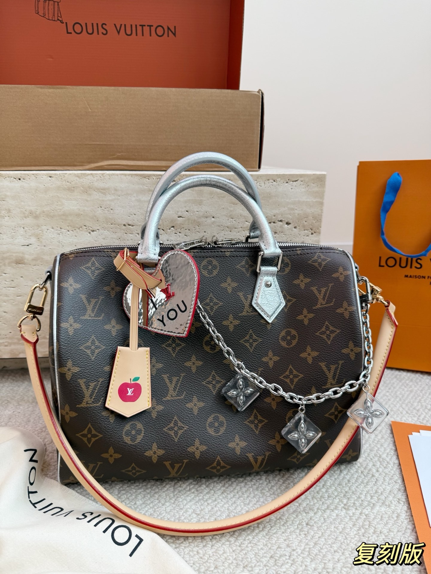 （Louis Vuitton）Speedy Bandoulière 30