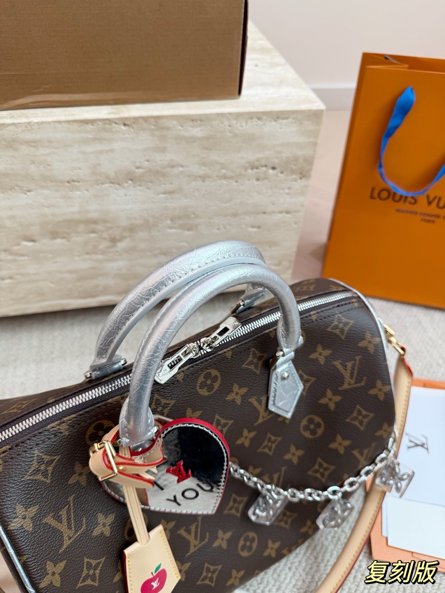 （Louis Vuitton）Speedy Bandoulière 30