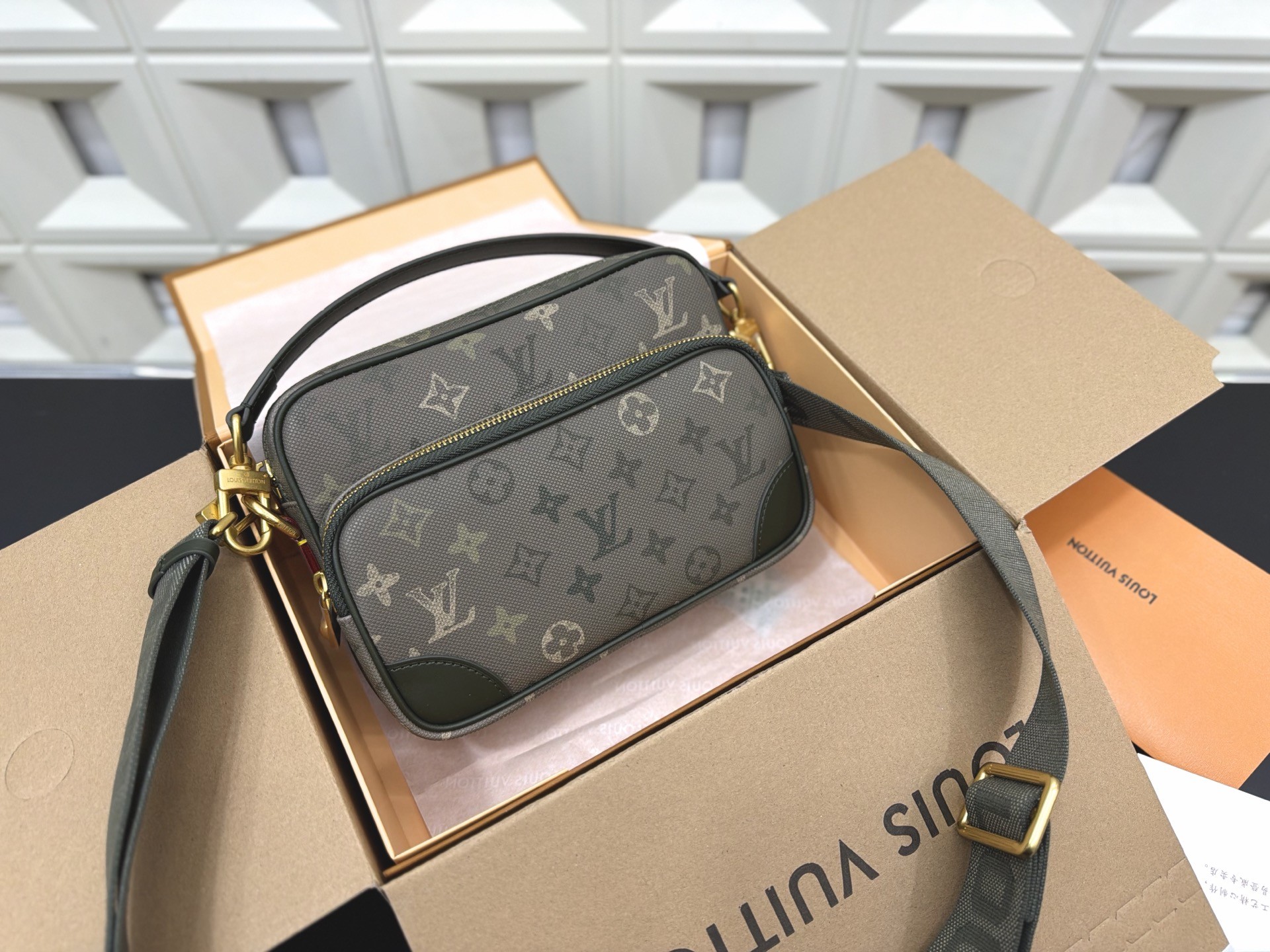 Sacoche Nil (Louis Vuitton)