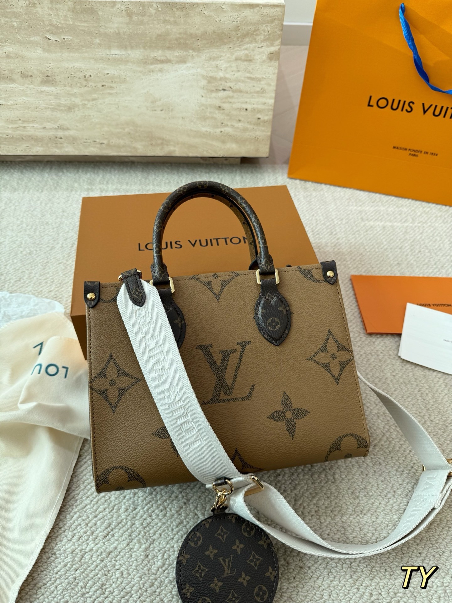 （Louis Vuitton） OnTheGo PM