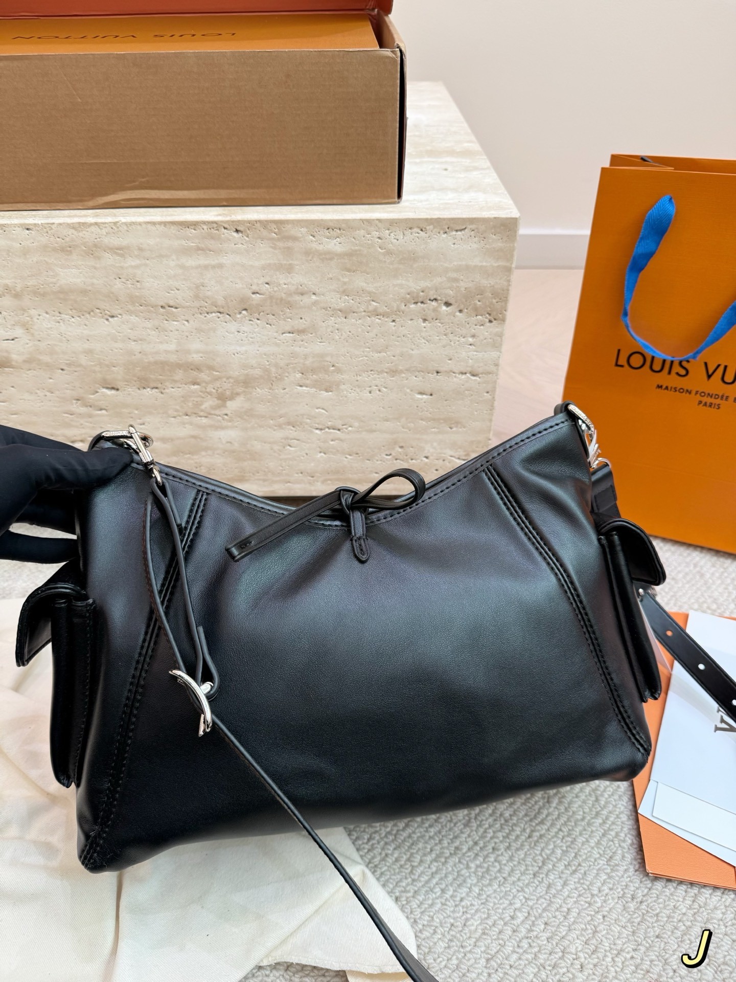 （Louis Vuitton） CarryAll Cargo Vibe PM