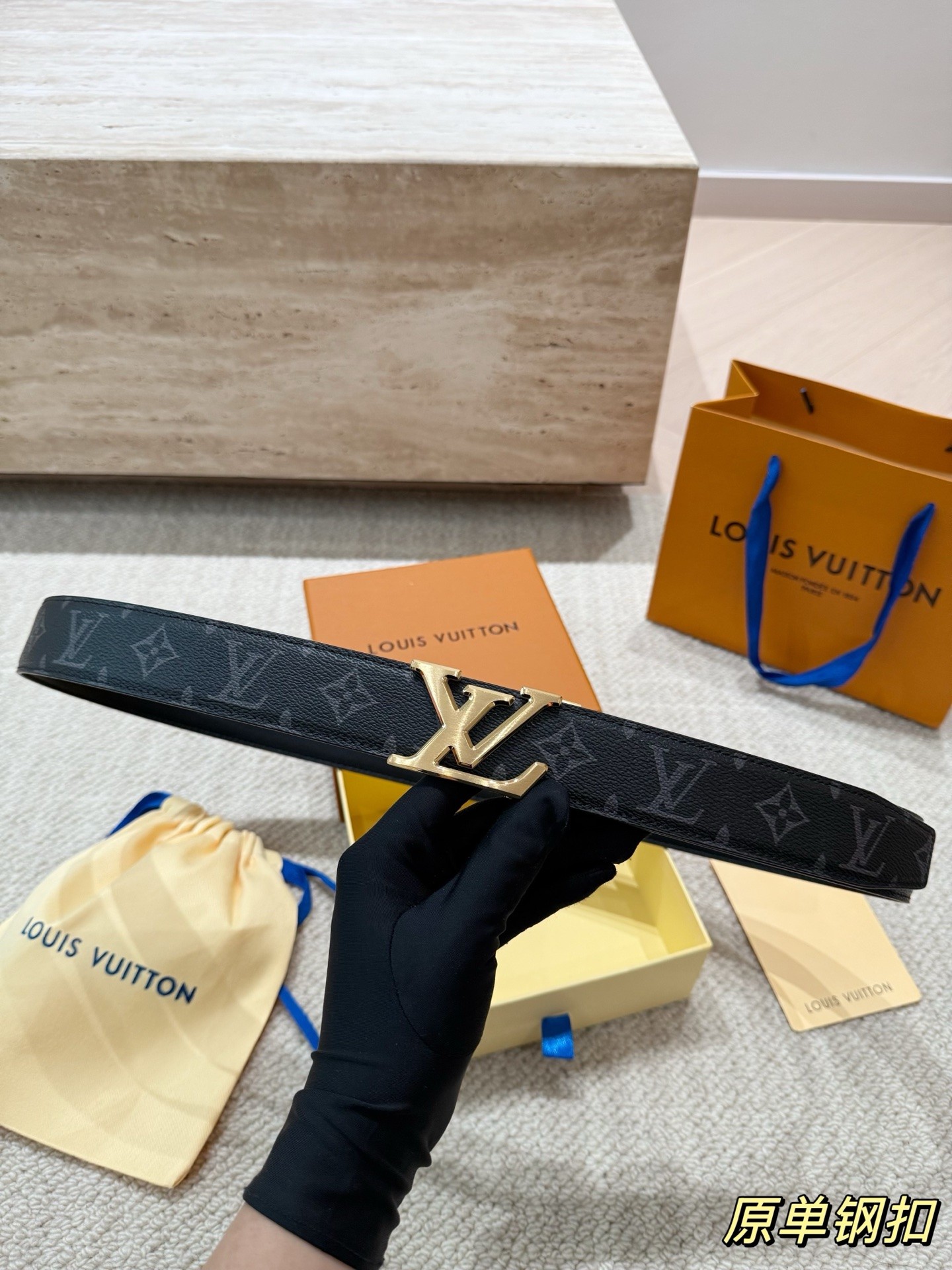 (Louis Vuitton)  LV Initiales