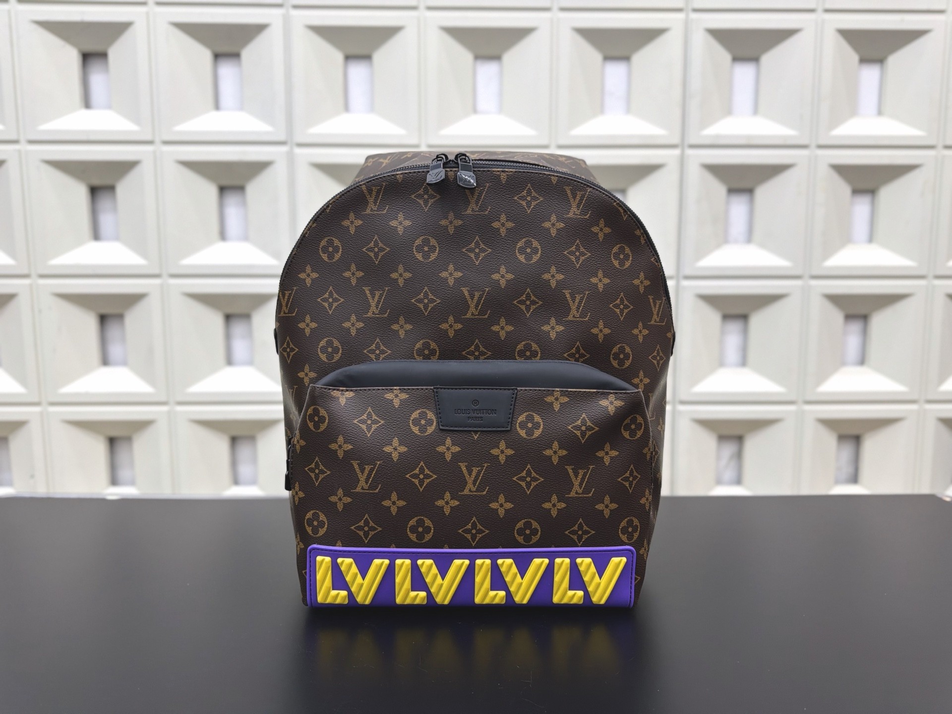 (Louis Vuitton) Discovery