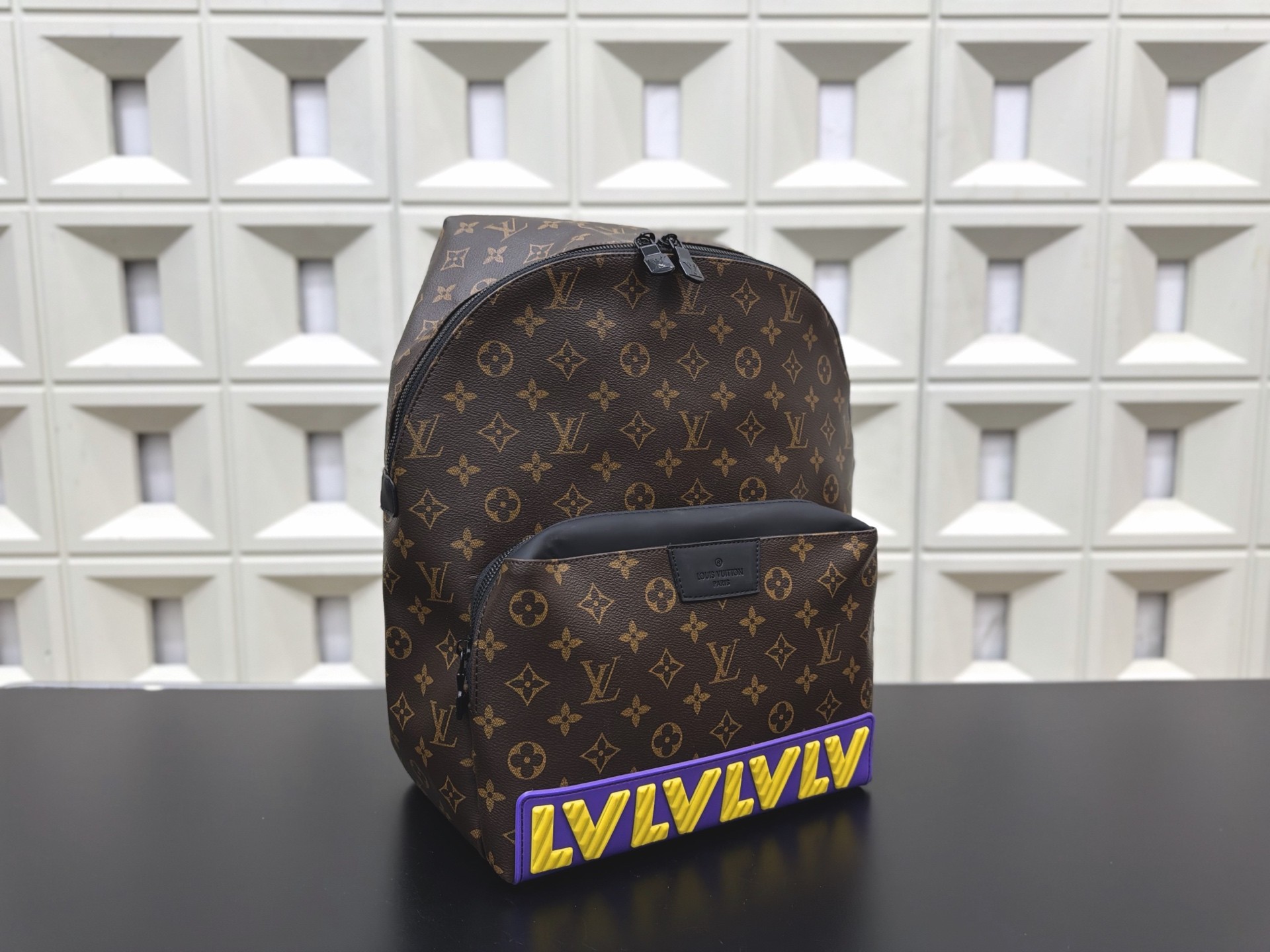 (Louis Vuitton) Discovery